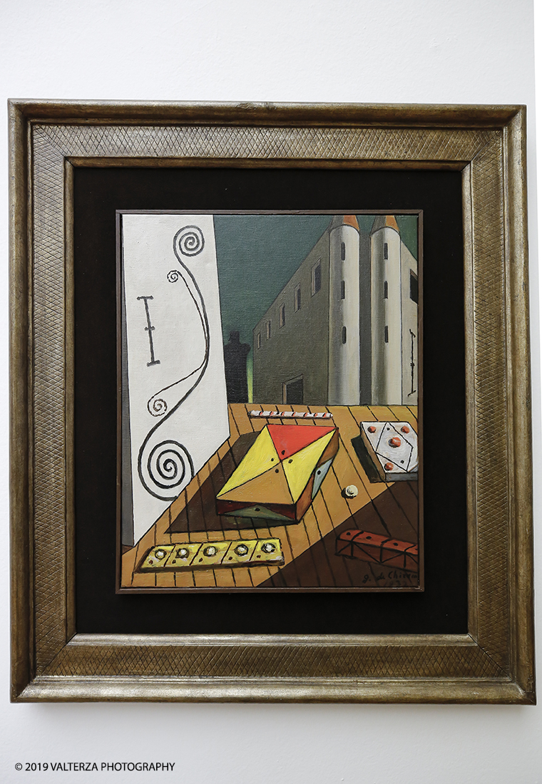 _X9B8084.jpg - 18/04/2019. Torino, La GAM di Torino presenta la grande mostra Giorgio de Chirico. Ritorno al Futuro, Neometafisica e Arte Contemporanea, un dialogo tra la pittura neometafisica di Giorgio de Chirico (Volo, Grecia, 1888 â€“ Roma, 1978) e le generazioni di artisti che, in particolare dagli anni Sessanta in poi, si sono ispirati alla sua opera, riconoscendolo come il maestro che ha anticipato la loro nuova visione e che con la sua neometafisica si Ã¨ posto in un confronto diretto con gli autori piÃ¹ giovani. Nella foto De Chirico; Il segreto del castello. Olio su tela fine anni 60.