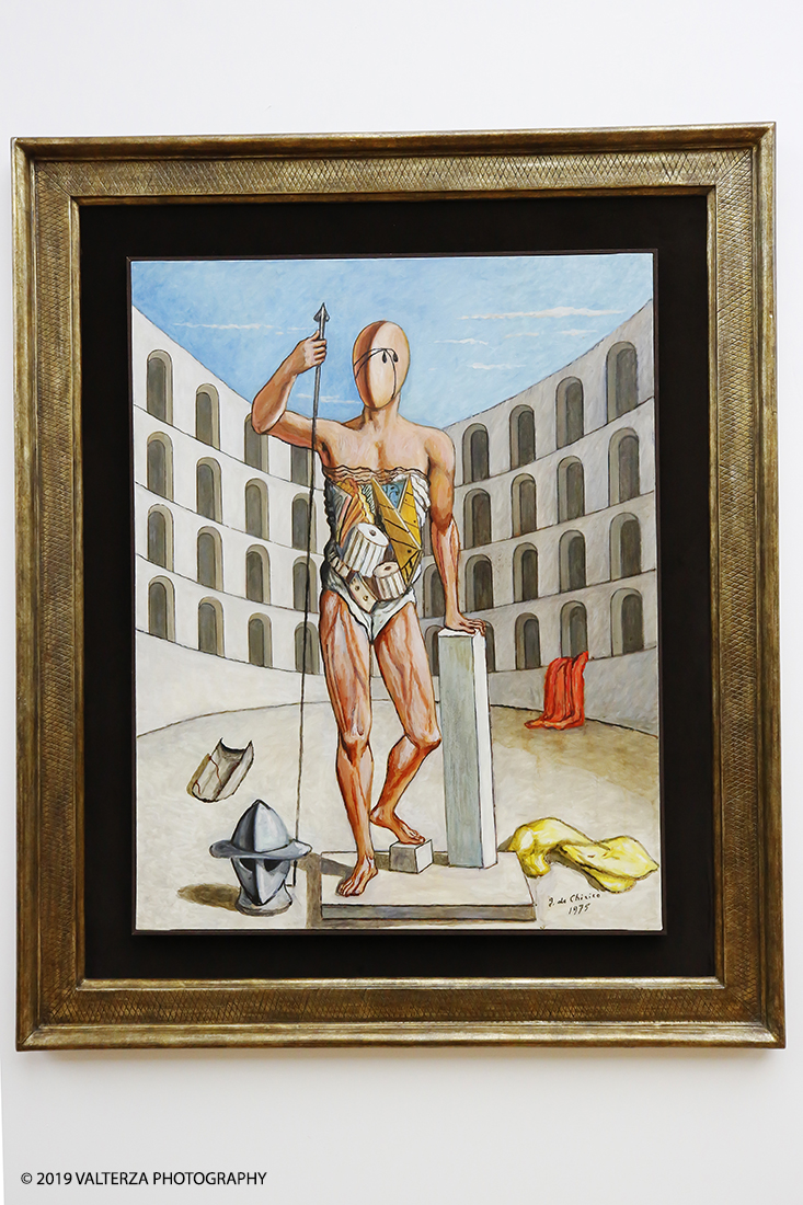 _X9B8192.jpg - 18/04/2019. Torino, La GAM di Torino presenta la grande mostra Giorgio de Chirico. Ritorno al Futuro, Neometafisica e Arte Contemporanea, un dialogo tra la pittura neometafisica di Giorgio de Chirico (Volo, Grecia, 1888 â€“ Roma, 1978) e le generazioni di artisti che, in particolare dagli anni Sessanta in poi, si sono ispirati alla sua opera, riconoscendolo come il maestro che ha anticipato la loro nuova visione e che con la sua neometafisica si Ã¨ posto in un confronto diretto con gli autori piÃ¹ giovani. Nella foto De Chirico; Gladiatore nell'arena. Olio su tela; 1975