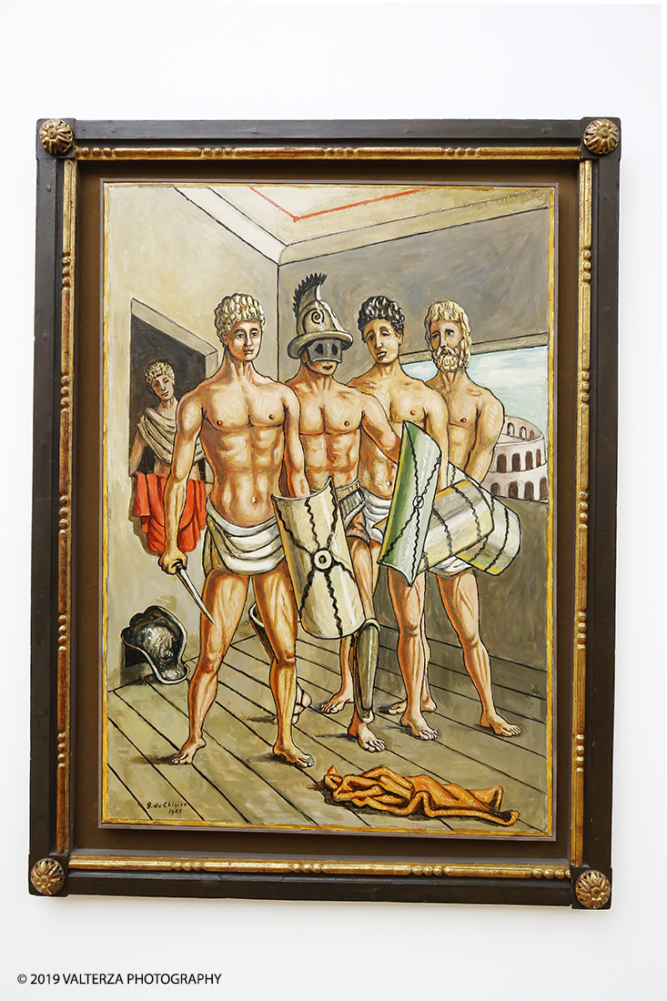 _X9B8199.jpg - 18/04/2019. Torino, La GAM di Torino presenta la grande mostra Giorgio de Chirico. Ritorno al Futuro, Neometafisica e Arte Contemporanea, un dialogo tra la pittura neometafisica di Giorgio de Chirico (Volo, Grecia, 1888 â€“ Roma, 1978) e le generazioni di artisti che, in particolare dagli anni Sessanta in poi, si sono ispirati alla sua opera, riconoscendolo come il maestro che ha anticipato la loro nuova visione e che con la sua neometafisica si Ã¨ posto in un confronto diretto con gli autori piÃ¹ giovani. Nella foto De Chirico; Quattro gladiatori nella stanza con vista su Colosseo. Olio su tela; 1962