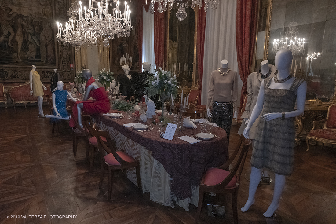 _DSF4776.jpg - 17/09/2019. Torino. Atelier. Torino Artefice di eleganza.questo il tema dell'edizione 2019 di Iconica. Quattro giorni di appuntamenti, incontri a tema, mostre, laboratori e lâ€™esibizione teatrale Corpi - Live perrformance messa in scena da Casa Fools-Teatro Vanchiglia. Eventi che ruoteranno intorno agli abiti e agli accessori creati dalle piÃ¹ famose sartorie e modiste torinesi negli anni 1950-80. Nella foto la sala degli Arazzi di Palazzo Chiablese dove Ã¨ allestita una tavola da pranzo onirica con intorno 13 manichini con abbigliamento sartoriale.