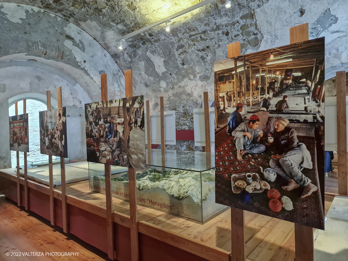 20220817_173239(0).jpg - 17/0872022. Ventimiglia. Qui abbiamo il cibo come leitmotiv della mostra, inteso come espressione diretta di culture e territori diversi, in declinazioni che documentano la vita quotidiana di popolazioni lontane, illustrando scene di pesca, di agricoltura, di commerci, di trasporti, in ciascuna foto Steve McCurry riesce sempre a cogliere, secondo le sue intenzioni, â€œqualcosa di insolito e di unicoâ€�.