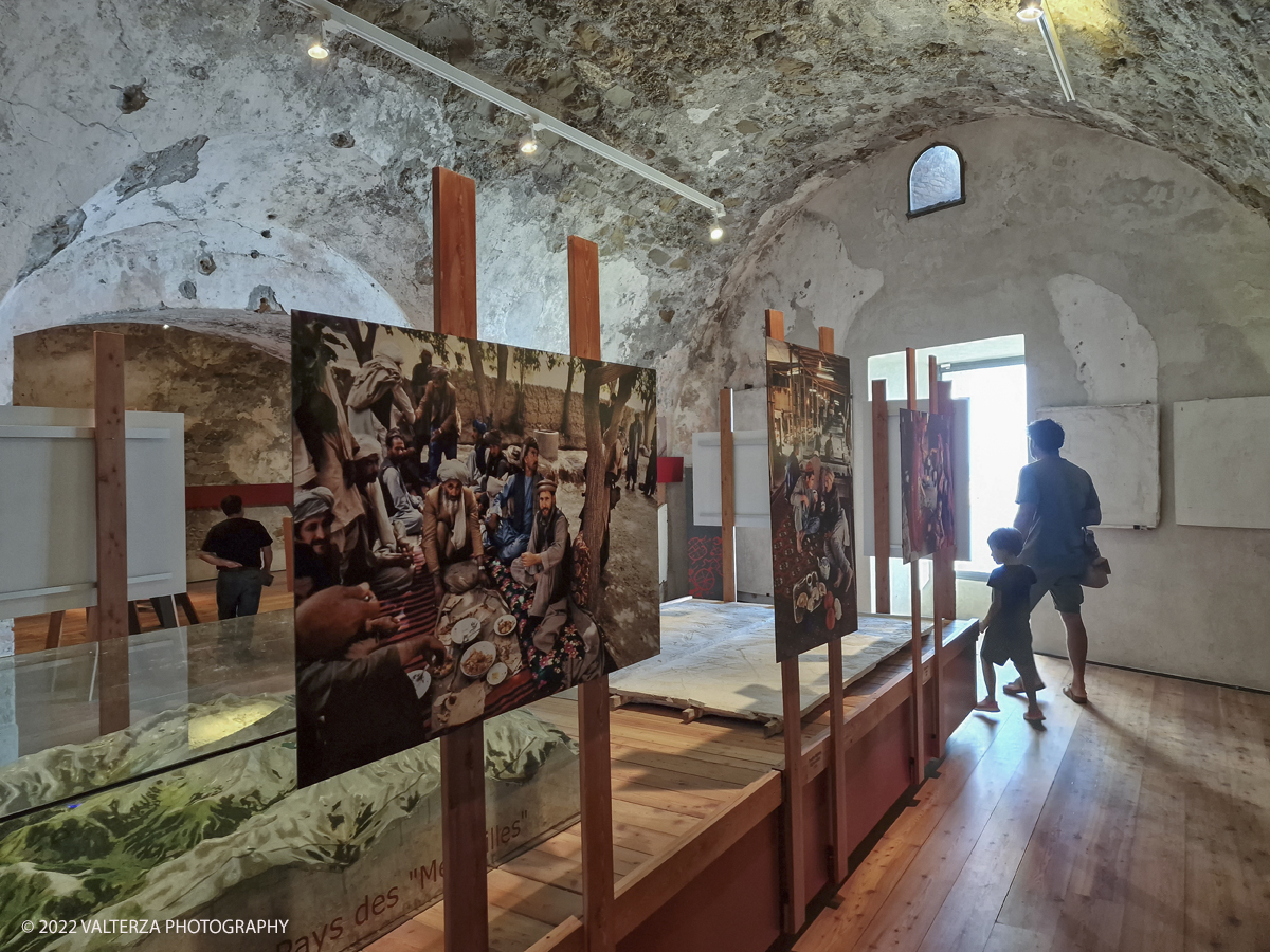 20220817_173306.jpg - 17/0872022. Ventimiglia. Qui abbiamo il cibo come leitmotiv della mostra, inteso come espressione diretta di culture e territori diversi, in declinazioni che documentano la vita quotidiana di popolazioni lontane, illustrando scene di pesca, di agricoltura, di commerci, di trasporti, in ciascuna foto Steve McCurry riesce sempre a cogliere, secondo le sue intenzioni, â€œqualcosa di insolito e di unicoâ€�.