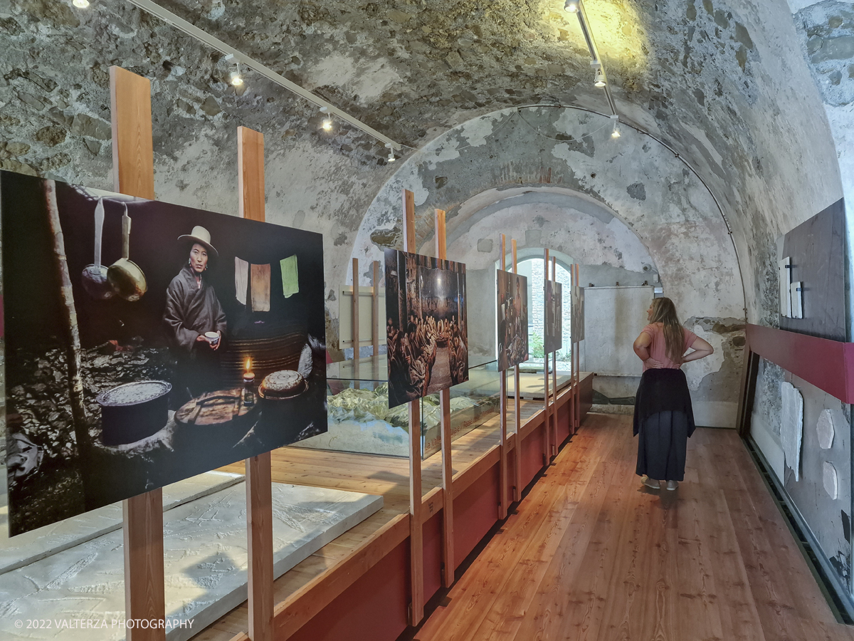 20220817_173344.jpg - 17/0872022. Ventimiglia. Qui abbiamo il cibo come leitmotiv della mostra, inteso come espressione diretta di culture e territori diversi, in declinazioni che documentano la vita quotidiana di popolazioni lontane, illustrando scene di pesca, di agricoltura, di commerci, di trasporti, in ciascuna foto Steve McCurry riesce sempre a cogliere, secondo le sue intenzioni, â€œqualcosa di insolito e di unicoâ€�.