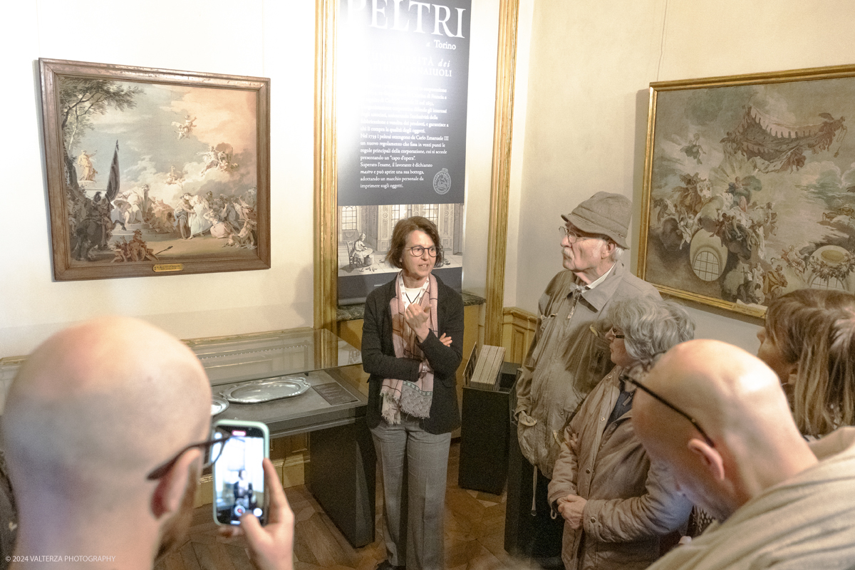 _DSF5884.jpg - 21/02/2024. Torino. La nuova raccolta di oggetti in peltro del Settecento ed Ottocento frutto di una donazione. Nella foto visita alla mostra guidata dalla curatrice Clelia Arnaldi di Vassalli