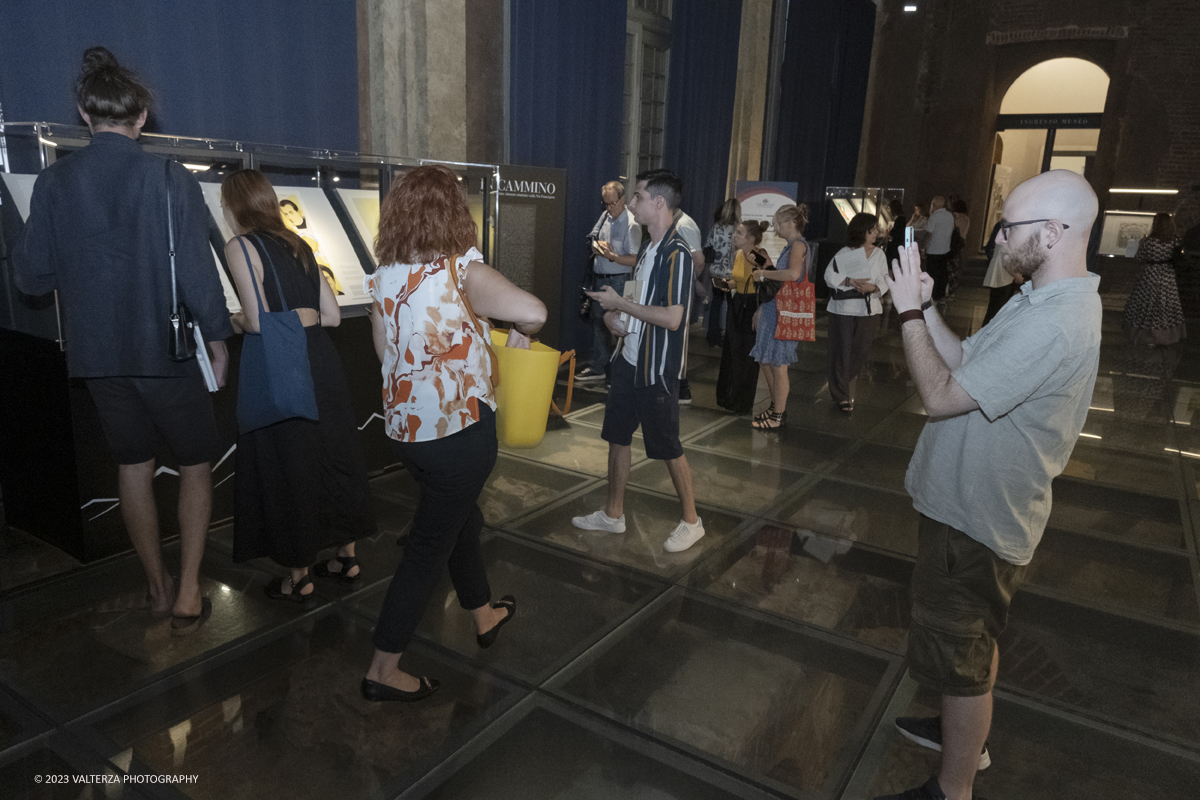 _DSF7482.jpg - 12/07/2023. Torino. La mostra si propone di offrire al pubblico un'esperienza coinvolgente e interattiva, permettendo di scoprire la bellezza e la ricchezza dei luoghi attraversati dalla Via Francigena con particolare attenzione ai cammini sindonici del Piemonte. Nella foto in visita alla mostra