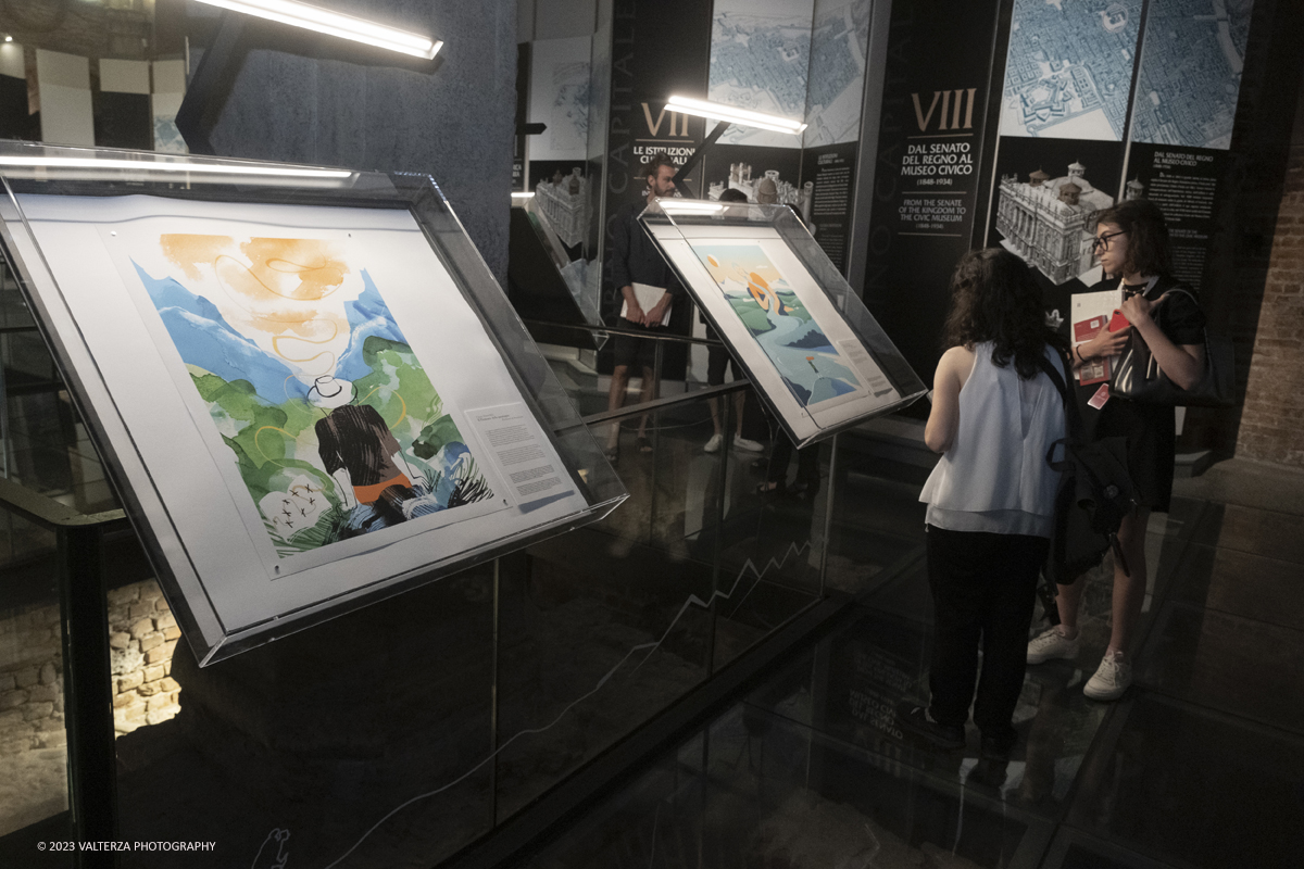 _DSF7497.jpg - 12/07/2023. Torino. La mostra si propone di offrire al pubblico un'esperienza coinvolgente e interattiva, permettendo di scoprire la bellezza e la ricchezza dei luoghi attraversati dalla Via Francigena con particolare attenzione ai cammini sindonici del Piemonte. Nella foto in visita alla mostra