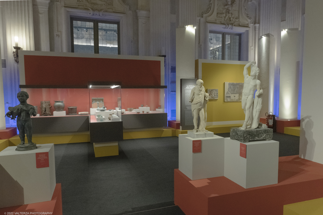 _DSF1499.jpg - 07/04/2022. Torino. La mostra a Palazzo Madama dall'8 Aprile al 9 Agosto 2022 Ã© un "Invito" a entrare nelle case di Pompei, a scoprire quali erano le atmosfere, come erano arredate, come erano decorate ed abbellite, attraverso un viaggio nel mondo pompeiano. Nella foto parte dell'allestimento della mostra.