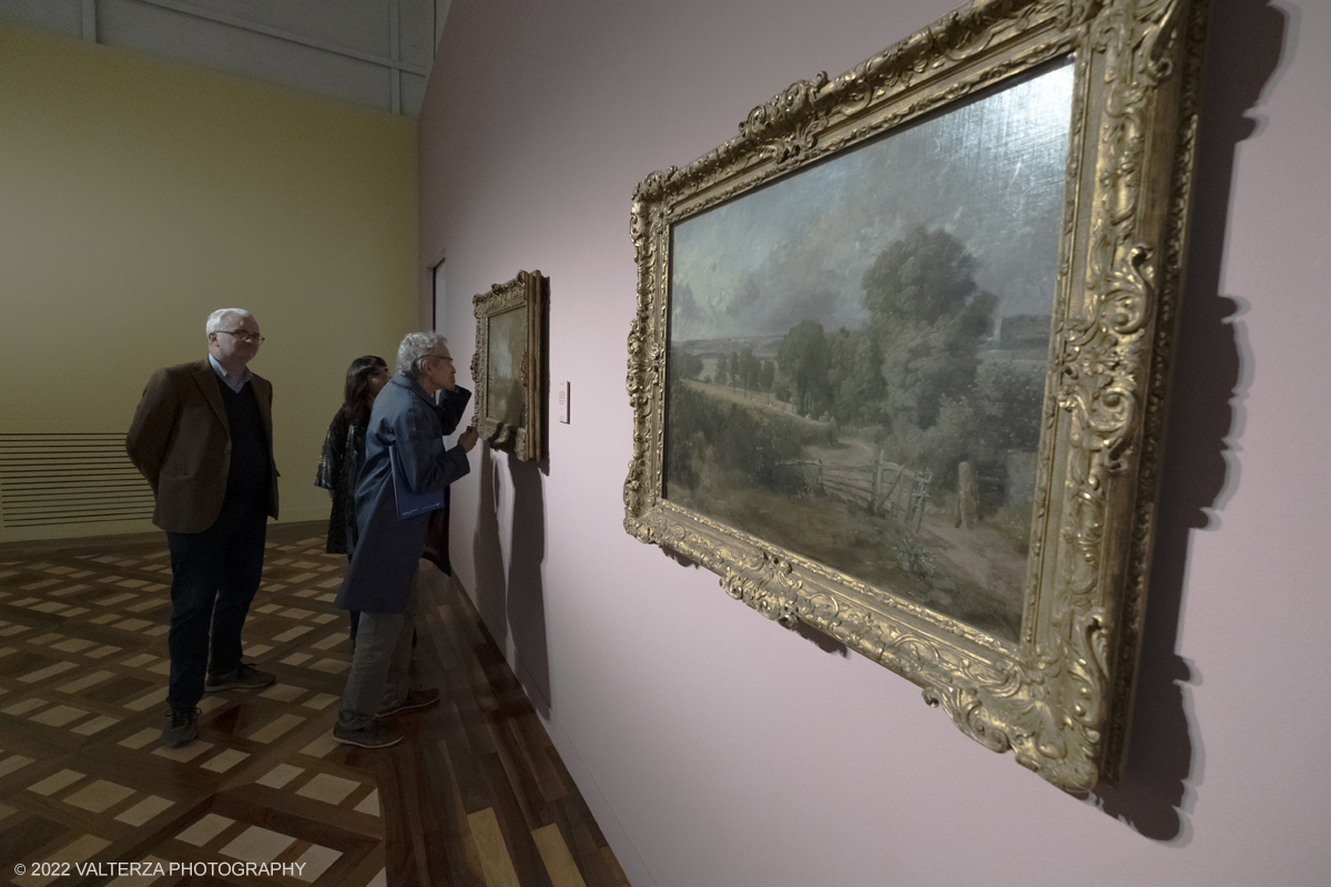 _DSF3969.jpg - 24/10/2022 .Torino. Per la prima volta in Italia una mostra dedicata al celebre artista John Constable: oltre cinquanta opere, provenienti dalla Tate UK, ripercorrono cronologicamente la vicenda artistica del pittore, tra i massimi esponenti della pittura romantica inglese. Nella foto in visita alla mostra