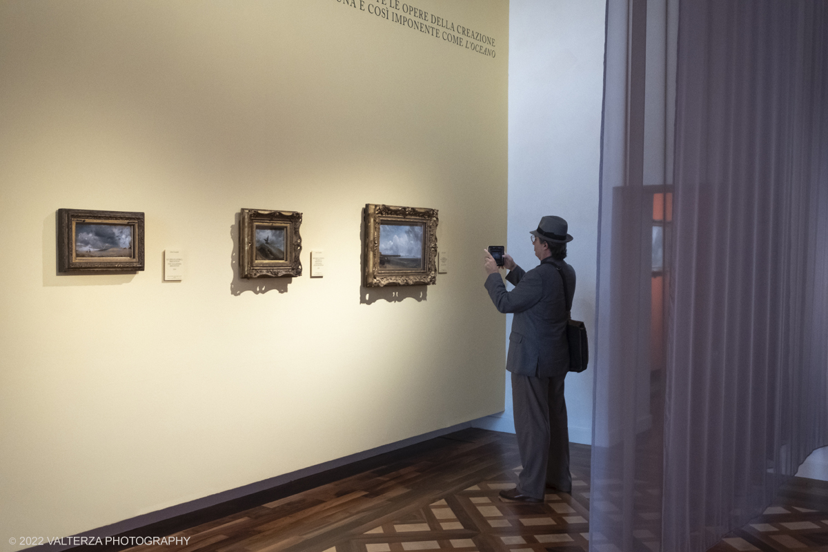 _DSF4056.jpg - 24/10/2022 .Torino. Per la prima volta in Italia una mostra dedicata al celebre artista John Constable: oltre cinquanta opere, provenienti dalla Tate UK, ripercorrono cronologicamente la vicenda artistica del pittore, tra i massimi esponenti della pittura romantica inglese. Nella foto in visita alla mostra