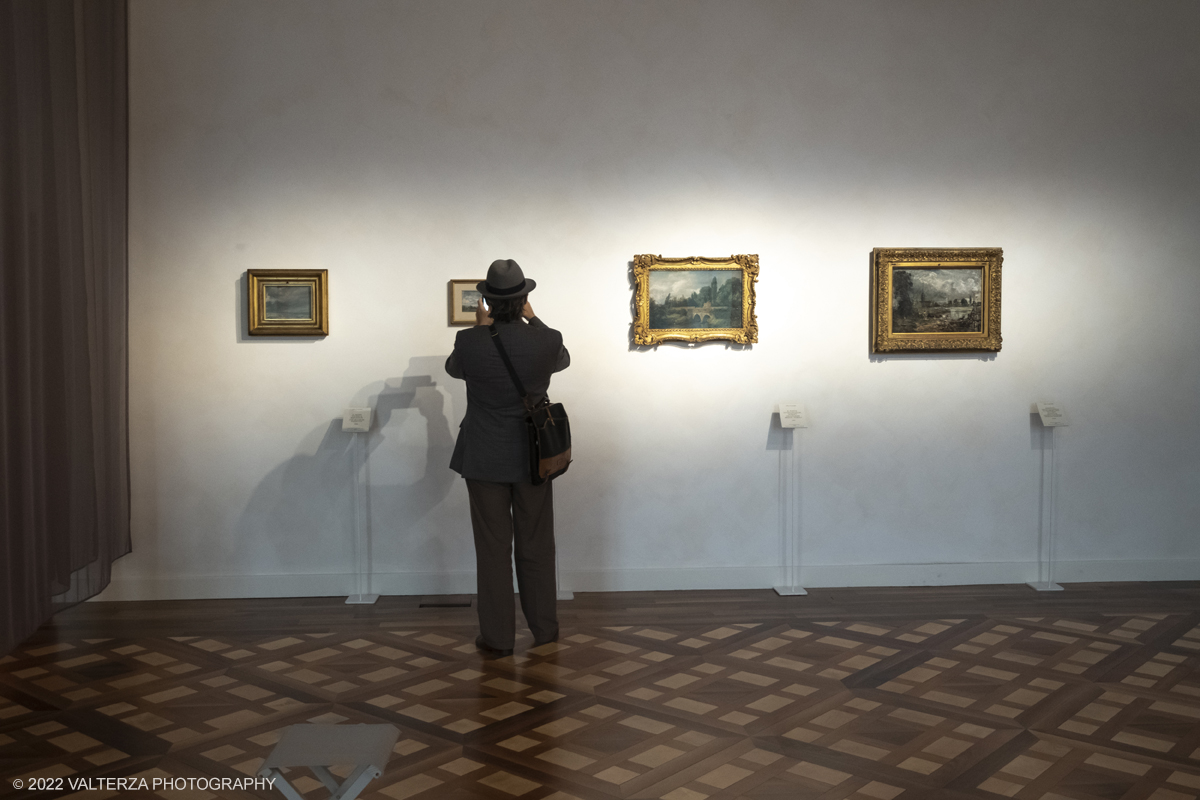 _DSF4066.jpg - 24/10/2022 .Torino. Per la prima volta in Italia una mostra dedicata al celebre artista John Constable: oltre cinquanta opere, provenienti dalla Tate UK, ripercorrono cronologicamente la vicenda artistica del pittore, tra i massimi esponenti della pittura romantica inglese. Nella foto in visita alla mostra