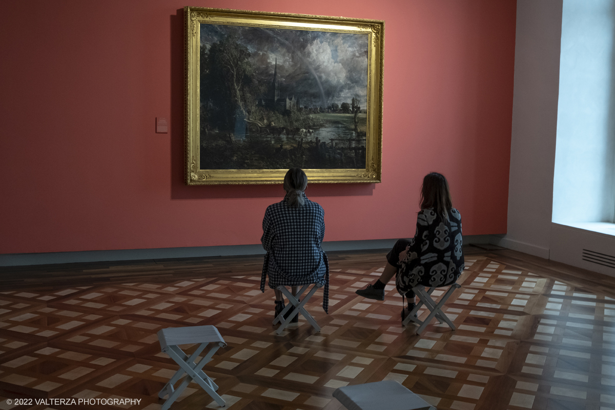 _DSF4272.jpg - 24/10/2022 .Torino. Per la prima volta in Italia una mostra dedicata al celebre artista John Constable: oltre cinquanta opere, provenienti dalla Tate UK, ripercorrono cronologicamente la vicenda artistica del pittore, tra i massimi esponenti della pittura romantica inglese. Nella foto in visita alla mostra