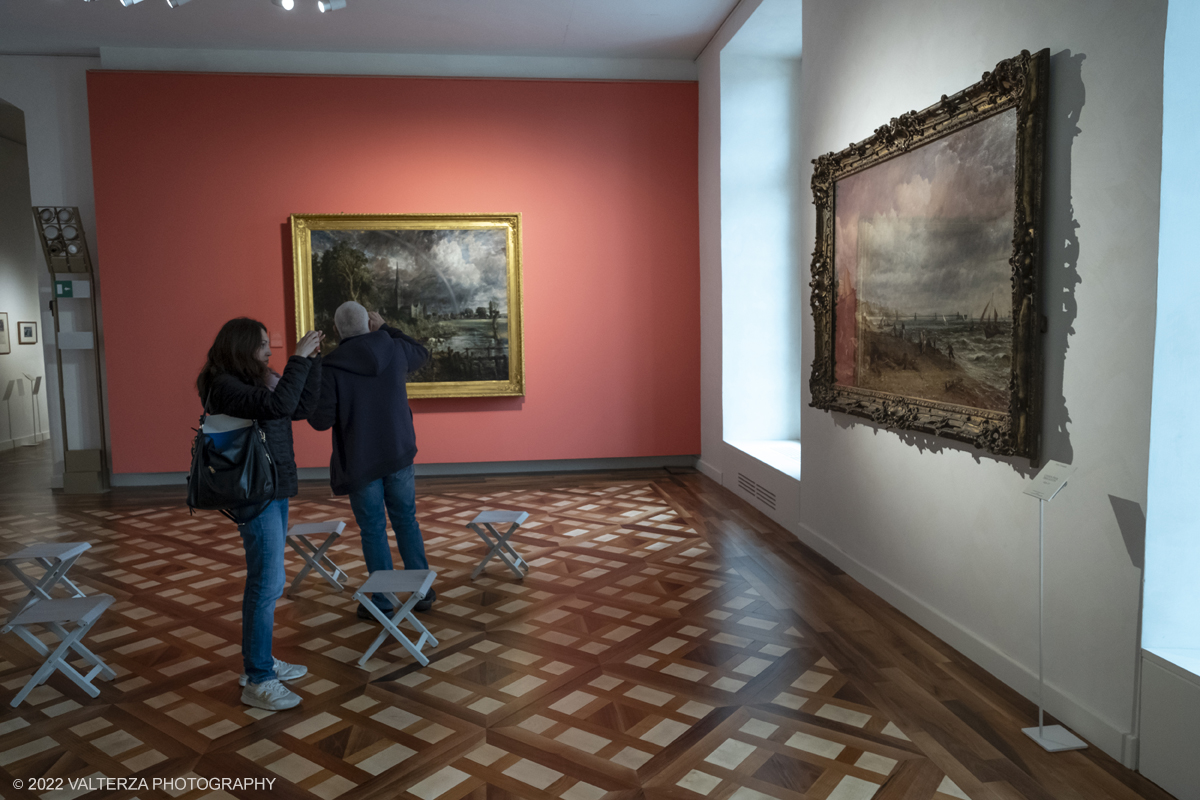 _DSF4276.jpg - 24/10/2022 .Torino. Per la prima volta in Italia una mostra dedicata al celebre artista John Constable: oltre cinquanta opere, provenienti dalla Tate UK, ripercorrono cronologicamente la vicenda artistica del pittore, tra i massimi esponenti della pittura romantica inglese. Nella foto in visita alla mostra