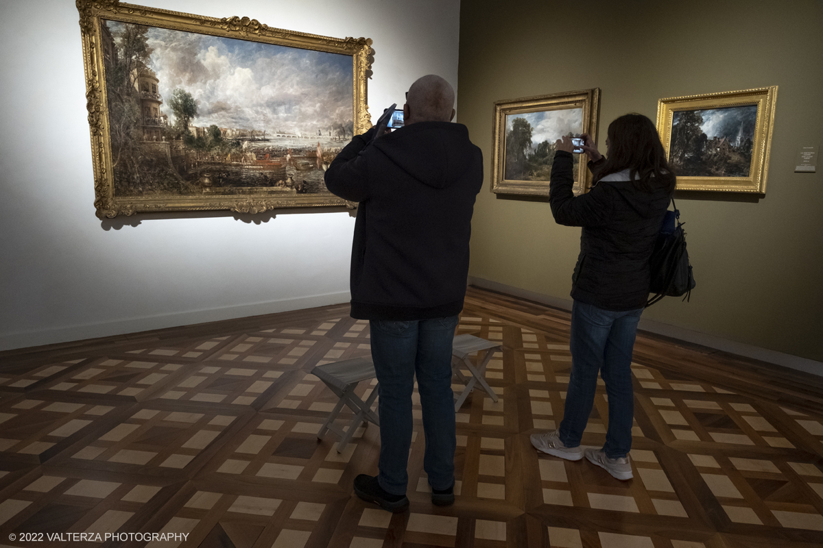 _DSF4297.jpg - 24/10/2022 .Torino. Per la prima volta in Italia una mostra dedicata al celebre artista John Constable: oltre cinquanta opere, provenienti dalla Tate UK, ripercorrono cronologicamente la vicenda artistica del pittore, tra i massimi esponenti della pittura romantica inglese. Nella foto in visita alla mostra