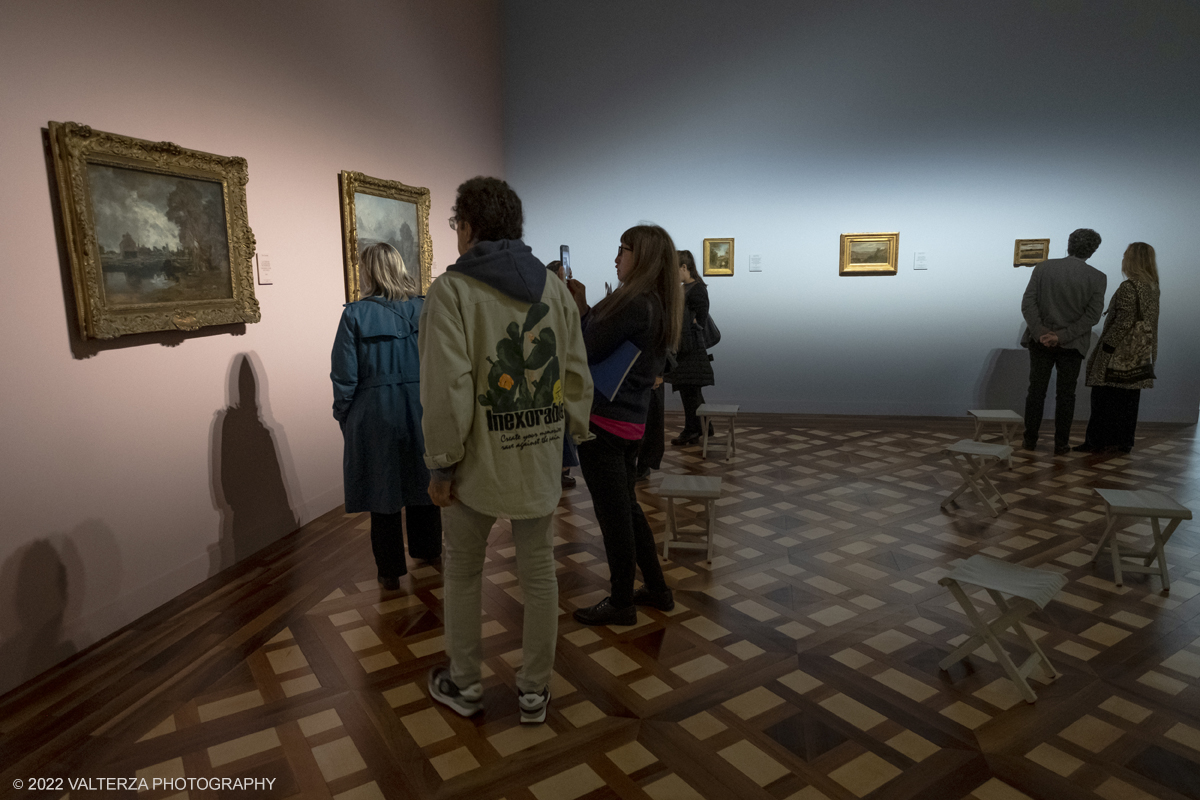 _DSF4325.jpg - 24/10/2022 .Torino. Per la prima volta in Italia una mostra dedicata al celebre artista John Constable: oltre cinquanta opere, provenienti dalla Tate UK, ripercorrono cronologicamente la vicenda artistica del pittore, tra i massimi esponenti della pittura romantica inglese. Nella foto in visita alla mostra