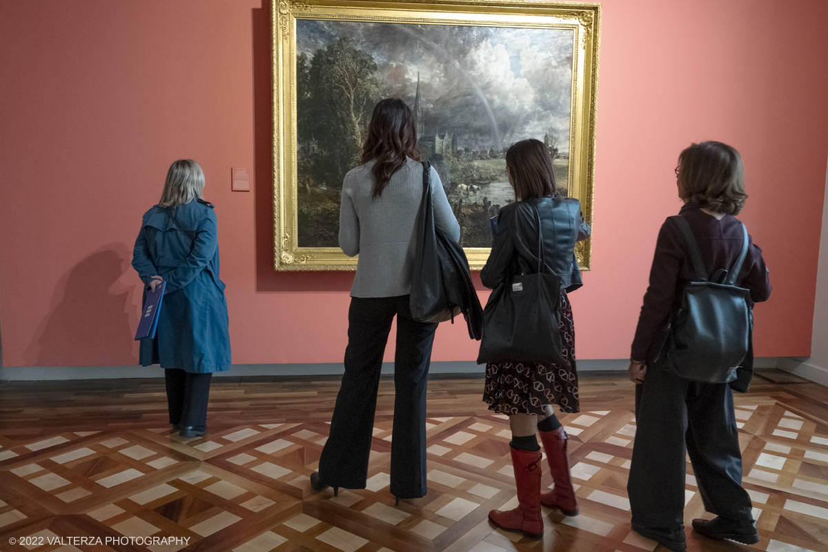 _DSF4369.jpg - 24/10/2022 .Torino. Per la prima volta in Italia una mostra dedicata al celebre artista John Constable: oltre cinquanta opere, provenienti dalla Tate UK, ripercorrono cronologicamente la vicenda artistica del pittore, tra i massimi esponenti della pittura romantica inglese. Nella foto in visita alla mostra