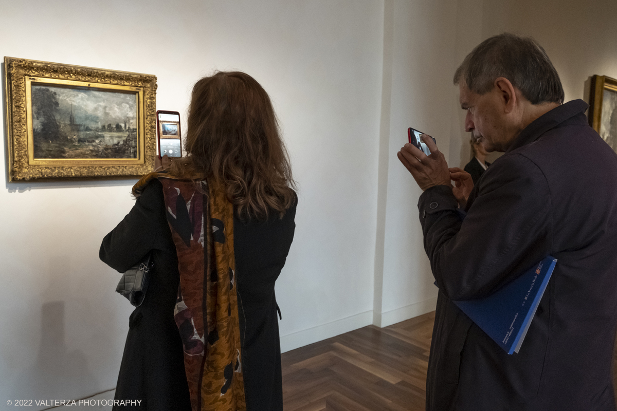 _DSF4389.jpg - 24/10/2022 .Torino. Per la prima volta in Italia una mostra dedicata al celebre artista John Constable: oltre cinquanta opere, provenienti dalla Tate UK, ripercorrono cronologicamente la vicenda artistica del pittore, tra i massimi esponenti della pittura romantica inglese. Nella foto in visita alla mostra