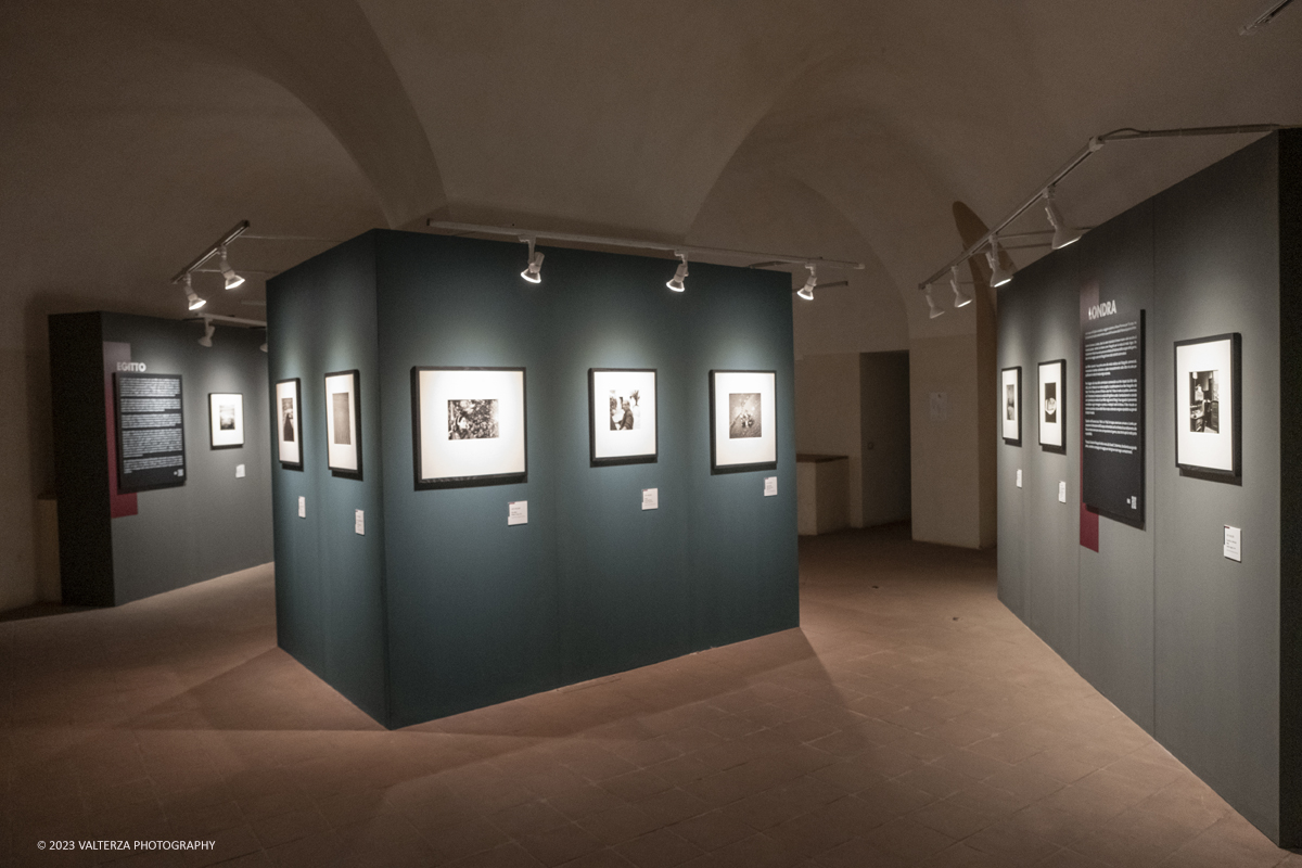 _DSF4457.jpg - 08/09/2023. Torino. La mostra ripercorre la vicenda umana e professionale di Lee Miller ponendo lâ€™attenzione sullo sguardo surrealista della fotografa_ Nella foto parte dell'allestimento della mostra