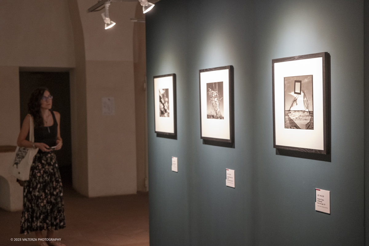 _DSF4493.jpg - 08/09/2023. Torino. La mostra ripercorre la vicenda umana e professionale di Lee Miller ponendo lâ€™attenzione sullo sguardo surrealista della fotografa Nella foto in visita alla mostra