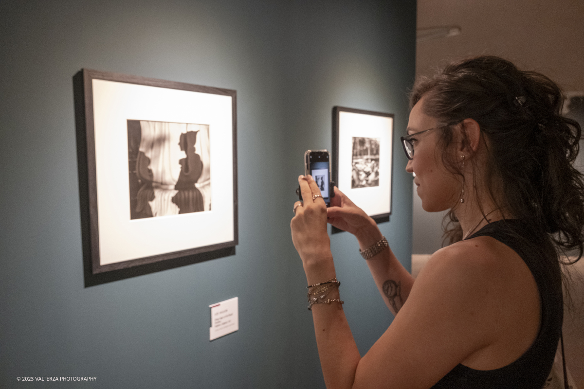 _DSF4503.jpg - 08/09/2023. Torino. La mostra ripercorre la vicenda umana e professionale di Lee Miller ponendo lâ€™attenzione sullo sguardo surrealista della fotografa Nella foto in visita alla mostra