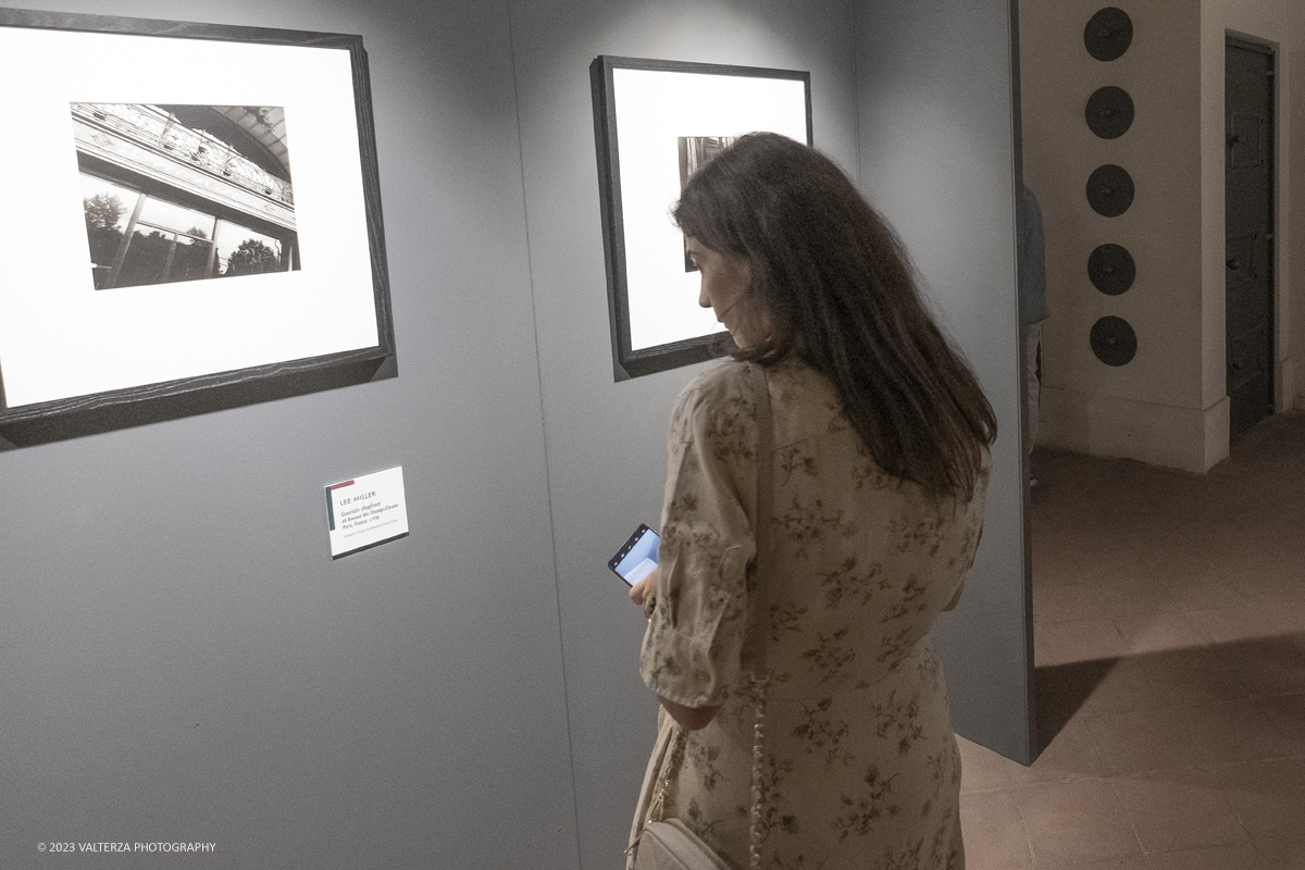 _DSF4838.jpg - 08/09/2023. Torino. La mostra ripercorre la vicenda umana e professionale di Lee Miller ponendo lâ€™attenzione sullo sguardo surrealista della fotografa Nella foto in visita alla mostra