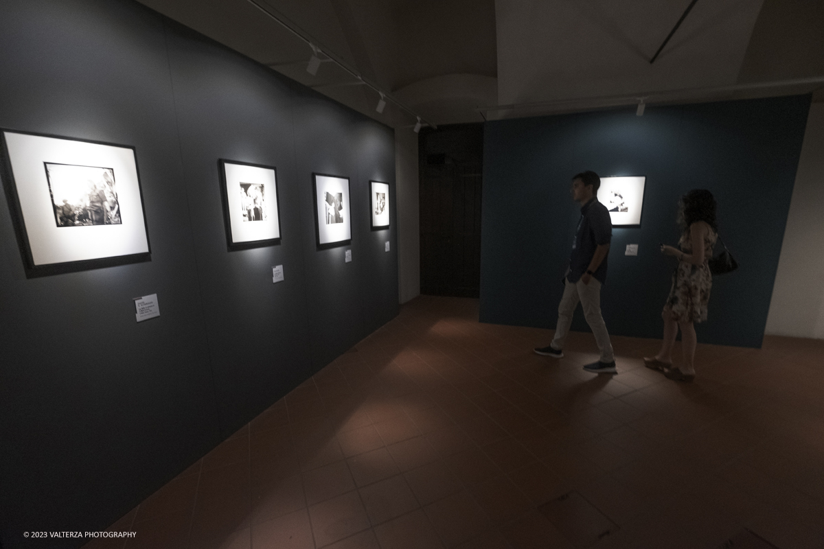 _DSF4888.jpg - 08/09/2023. Torino. La mostra ripercorre la vicenda umana e professionale di Lee Miller ponendo lâ€™attenzione sullo sguardo surrealista della fotografa Nella foto in visita alla mostra