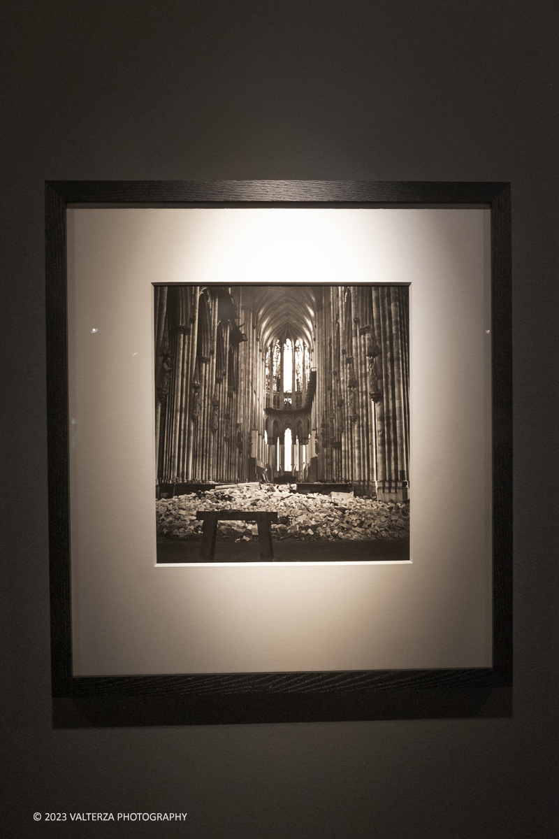 _DSF4965.jpg - 08/09/2023. Torino. La mostra ripercorre la vicenda umana e professionale di Lee Miller ponendo lâ€™attenzione sullo sguardo surrealista della fotografa_ Nella foto la cattedrale di Colonia, Germania 1945