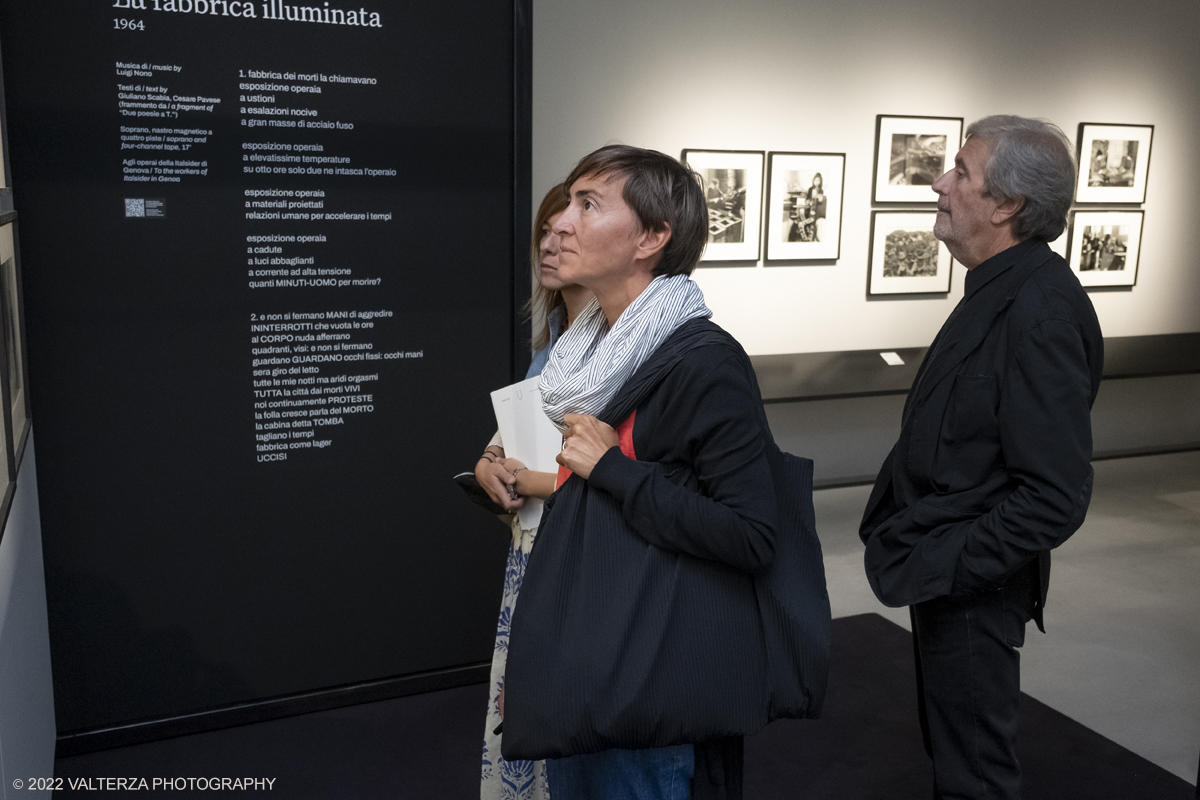 _DSF6028.jpg - 21/09/2022. Torino. Lâ€™esposizione rientra nel progetto â€œLa Grande Fotografia italiana â€œ Lâ€™obbiettivo Ã¨ dare spazio ai maestri della fotografia italiana attraverso una serie di mostre monografiche. La mostra di Lisetta Carmi alle Gallerie di Torino inaugura il primo di questi appuntamenti. Nella foto in visita alla mostra