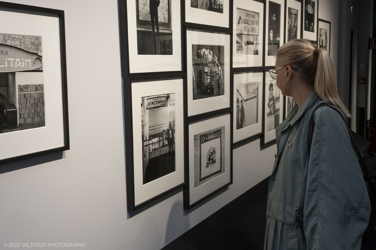 _DSF6057.jpg - 21/09/2022. Torino. Lâ€™esposizione rientra nel progetto â€œLa Grande Fotografia italiana â€œ Lâ€™obbiettivo Ã¨ dare spazio ai maestri della fotografia italiana attraverso una serie di mostre monografiche. La mostra di Lisetta Carmi alle Gallerie di Torino inaugura il primo di questi appuntamenti. Nella foto in visita alla mostra