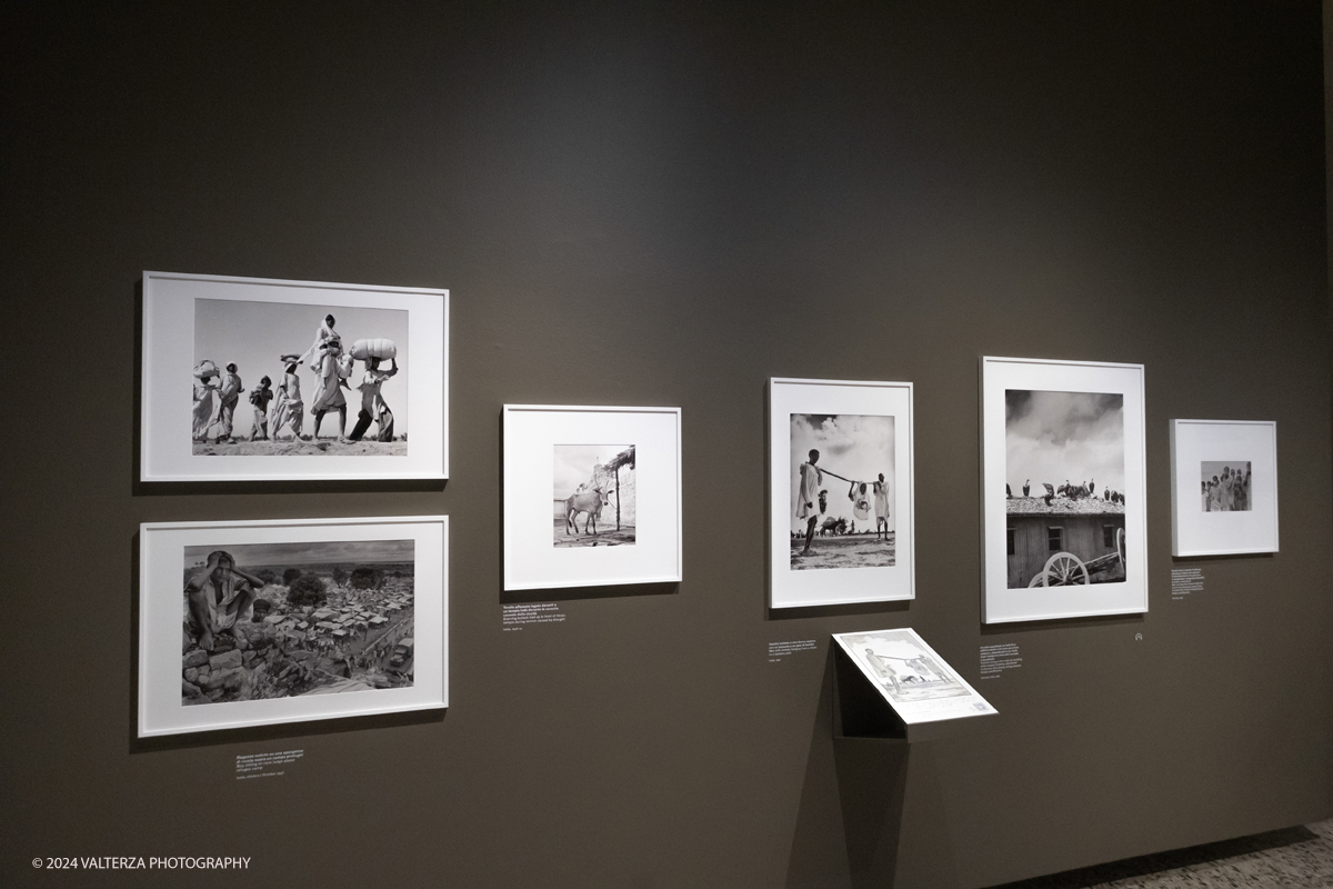 _DSF2524.jpg - 13/06/2924. Torino.  Ãˆ dedicata alla reporter americana Margaret Bourke-White la grande mostra estiva del museo torinese, con 150 scatti scelti per raccontare, tappa dopo tappa, la carriera della prima fotografa donna di LIFE.  Dal 14 giugno al 6 ottobre 2024. Nella foto allestimento della sala 5 avente come tema Il mondo senza confini: i reportage in India Pakistan e Corea