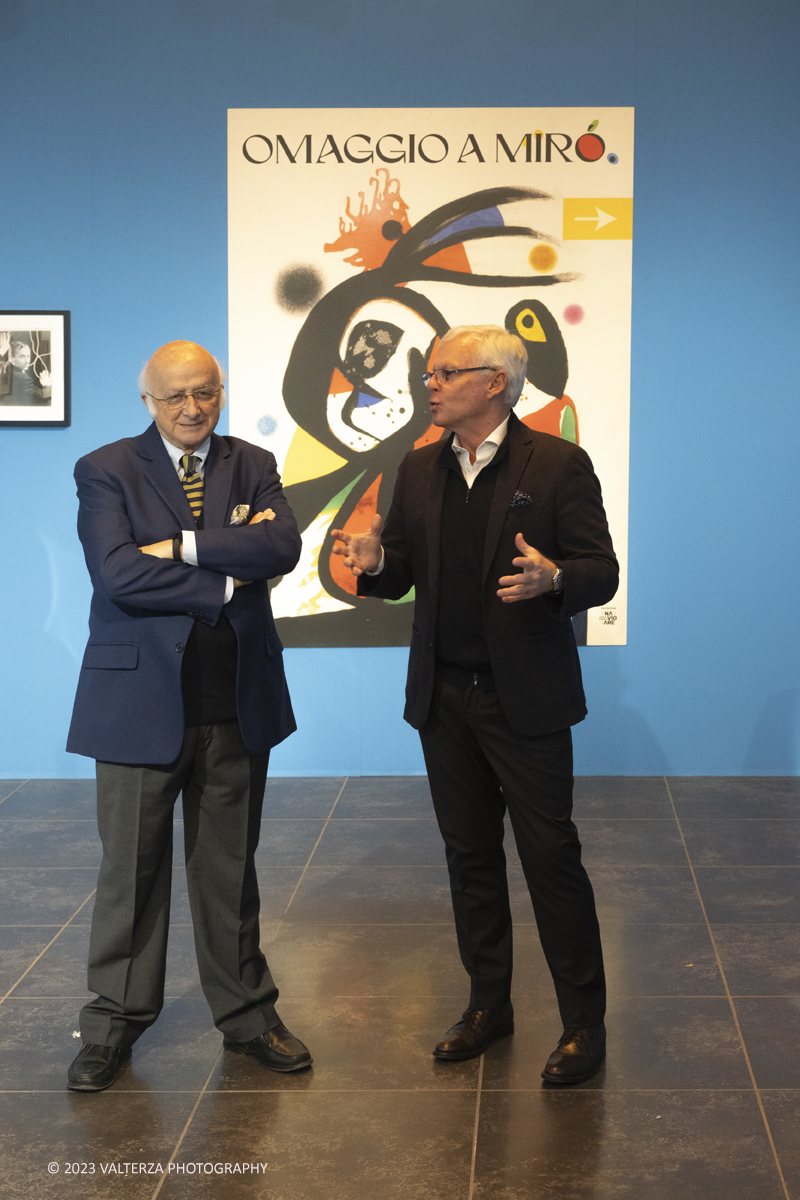 _DSF2848.jpg - 27/10/2023. Torino.  Mostra antologica dedicata allâ€™artista catalano MirÃ². A quarantâ€™anni dalla sua scomparsa lâ€™esposizione, che comprende quasi 200 opere, celebra la sua prolifica arte improntata alla joie de vivre con una raccolta di opere datate 1924 - 1981, la maggior parte delle quali mai esposte al pubblico. In mostra al Mastio della Cittadella dal 28 ottobre a 14 gennaio. Nella foto un curatore Vincenzo Sanfo e Fabrizio KÃ¼hne dell'ufficio Stampa presentano la mostra