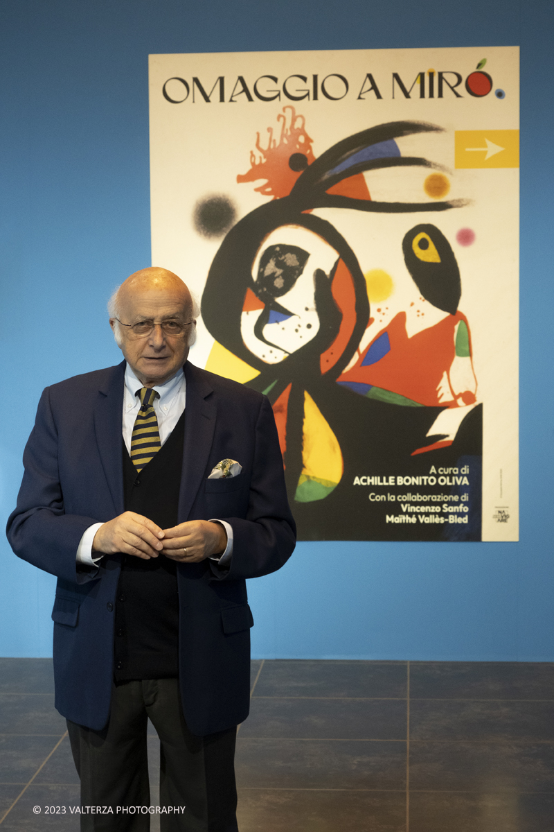 _DSF2863.jpg - 27/10/2023. Torino.  Mostra antologica dedicata allâ€™artista catalano MirÃ². A quarantâ€™anni dalla sua scomparsa lâ€™esposizione, che comprende quasi 200 opere, celebra la sua prolifica arte improntata alla joie de vivre con una raccolta di opere datate 1924 - 1981, la maggior parte delle quali mai esposte al pubblico. In mostra al Mastio della Cittadella dal 28 ottobre a 14 gennaio. Nella foto  Vincenzo Sanfo un curatore della mostra