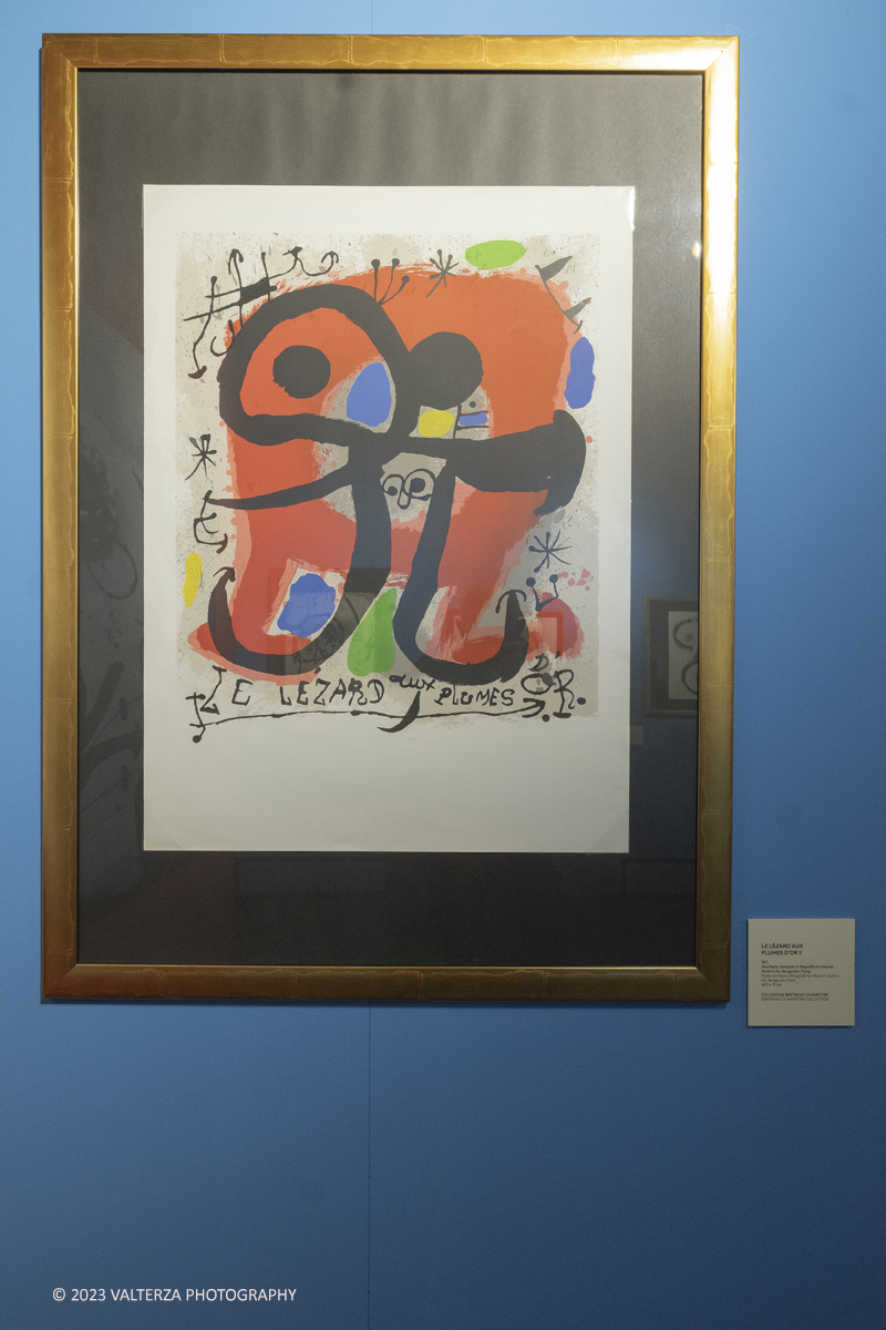 _DSF8031.jpg - 27/10/2023. Torino.  Mostra antologica dedicata allâ€™artista catalano MirÃ². A quarantâ€™anni dalla sua scomparsa lâ€™esposizione, che comprende quasi 200 opere, celebra la sua prolifica arte improntata alla joie de vivre con una raccolta di opere datate 1924 - 1981, la maggior parte delle quali mai esposte al pubblico. In mostra al Mastio della Cittadella dal 28 ottobre a 14 gennaio. Nella foto Joan MirÃ³ Le lezard aux plumes d'or, Manifesto 1971