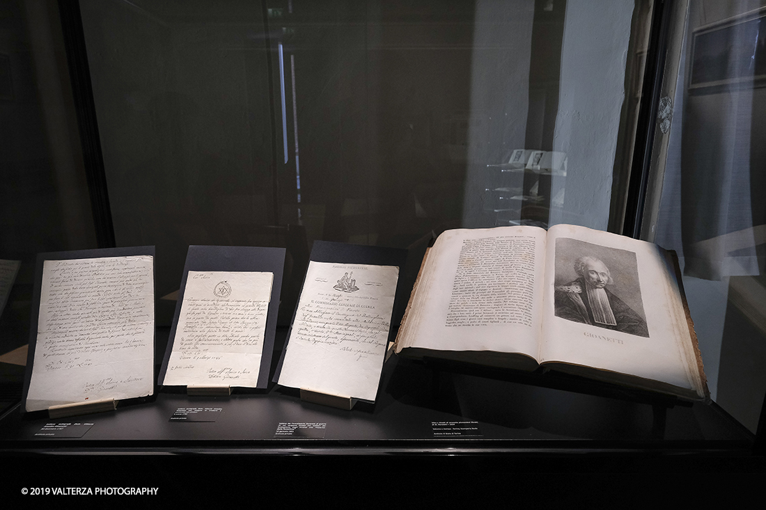 _DSF3989.jpg - 16-02-2019. Vinovo. La mostra dedicata alla Regia Manifattura di Vinovo. Nella foto documenti storici tra cui un libro riportante un ritratto del Gioanetti illustre direttore della manifattura.