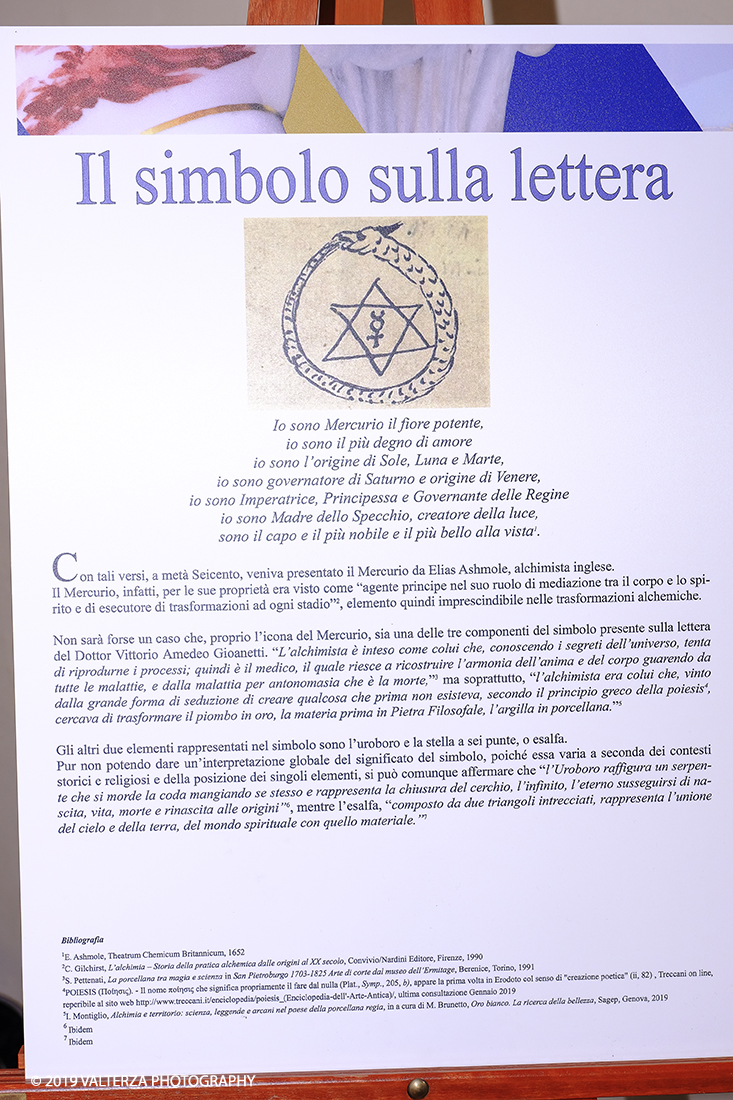 _DSF6471.jpg - 16-02-2019. Vinovo. La mostra dedicata alla Regia Manifattura di Vinovo. Nella foto pannello esplicativo del "Simbolo sulla lettera" da missiva autografa di Vittorio Amedeo Gioanetti.