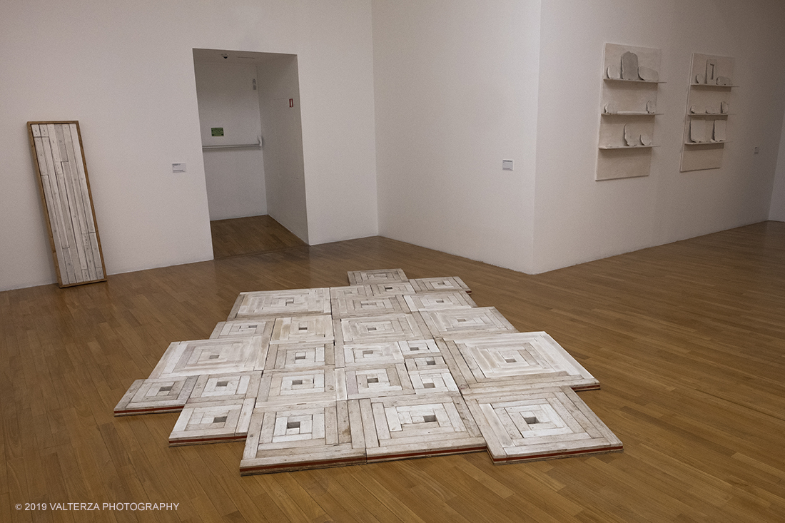 _DSF5103.jpg - 18-09-2019- Torino. La mostra antologica racconta 55 anni del lavoro di Paolo Icaro, DAL 1964 al 2019, compendiati in una cinquantina di opere, alcune realizzate appositamente per l'esposizione. Nella foto una delle sale della mostra.