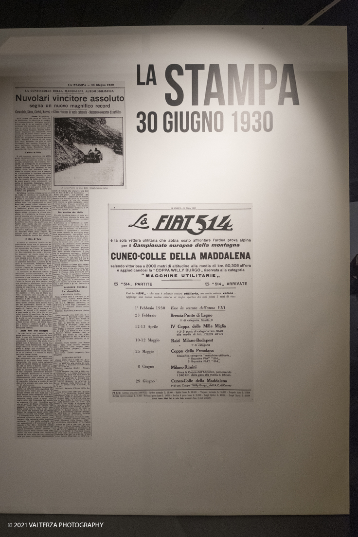 _DSF3991.jpg - 26/10/2021. Torino. Una mostra fotografica con le immagini del fotografo Adriano Scoffone racconta gli anni â€˜20 e â€˜30 della Provincia Granda e gli audaci piloti della Cuneo - Colle della Maddalena Nuvolari, Varzi, Campari e diversi altri. Nella foto la notizia con tutti i particolari circa l'esito della corsa su La Staampa del 30 Giugno 1930