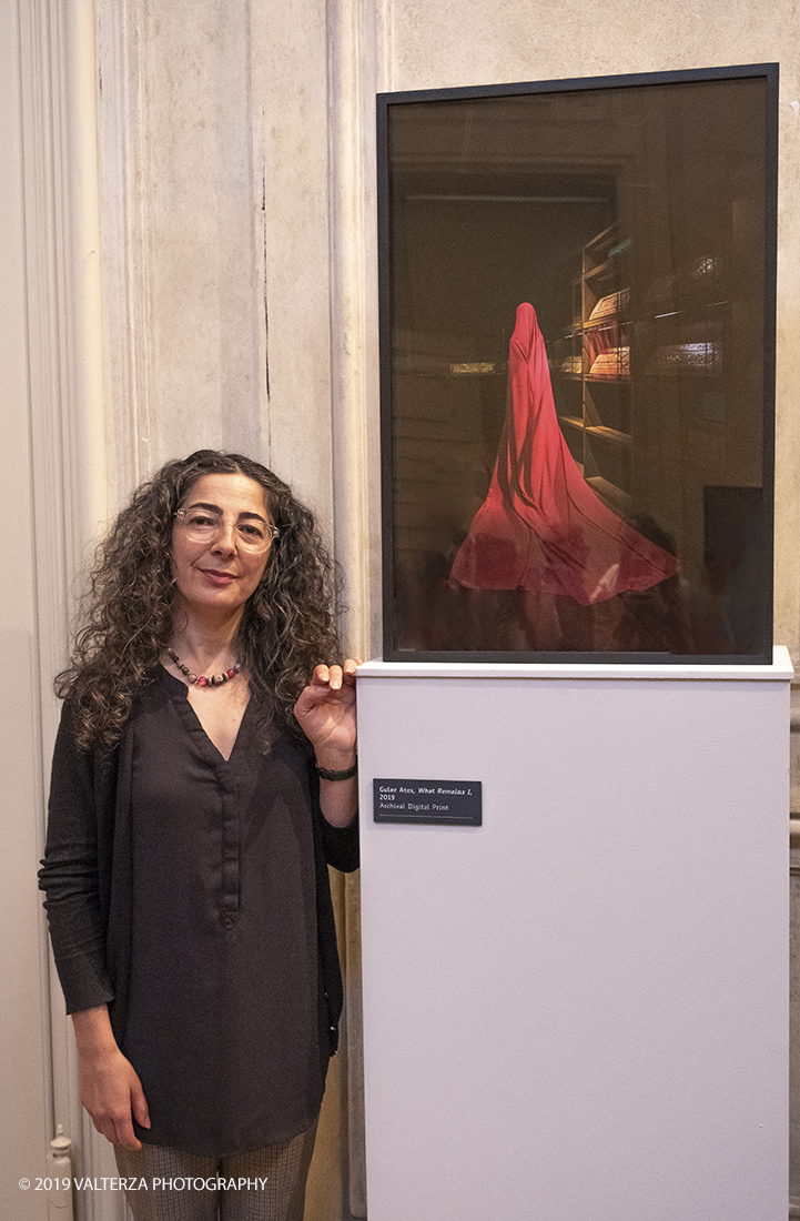 _DSF6514.jpg - 03/10/2019. Torino. Opere della Fotografa GÃ¼ler Ates per il MAO. Nella foto l'autrice GÃ¼ler Ates con una sua opera.