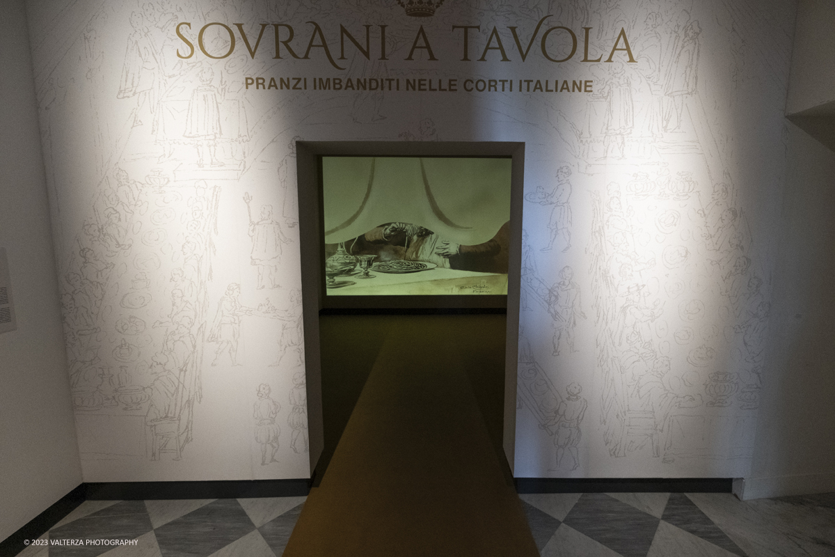 _DSF7968.jpg - 27/09/2023. Torino. La Reggia di Venaria conclude l'anno 2023 dedicato al tema del cibo con una mostra emblematica fin dal titolo: Sovrani a Tavola .Pranzi imbanditi nelle corti Italiane.  Nella foto area di ingresso alla mostra