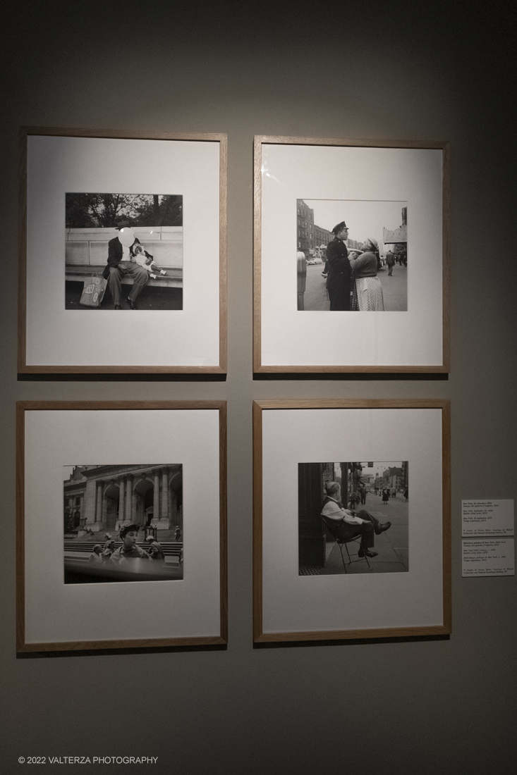 _DSF3289.jpg - 09/02/2022. Torino. Lâ€™esposizione si prefigge di raccontare aspetti sconosciuti o poco noti della misteriosa vicenda umana e artistica di Vivian Maier, approfondendo nuovi capitoli o proponendo lavori finora inediti, come la serie di scatti realizzati durante il suo viaggio in Italia, in particolare a Torino e Genova, nellâ€™estate del 1959. Nella foto immagini della sezione La strada. Teatro dell'ordinario