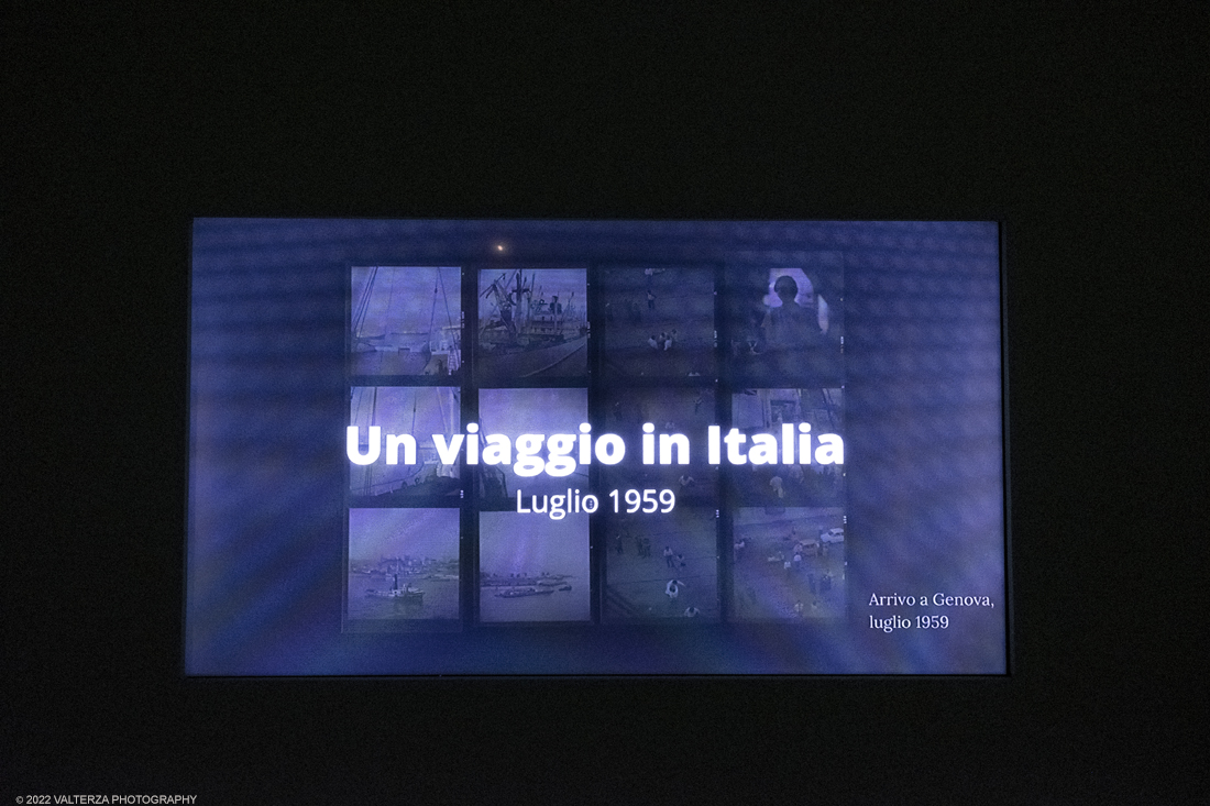 _DSF3309.jpg - 09/02/2022. Torino. Lâ€™esposizione si prefigge di raccontare aspetti sconosciuti o poco noti della misteriosa vicenda umana e artistica di Vivian Maier, approfondendo nuovi capitoli o proponendo lavori finora inediti, come la serie di scatti realizzati durante il suo viaggio in Italia, in particolare a Torino e Genova, nellâ€™estate del 1959. Nella foto installazione video dedicata al viaggio in Italia del 1959