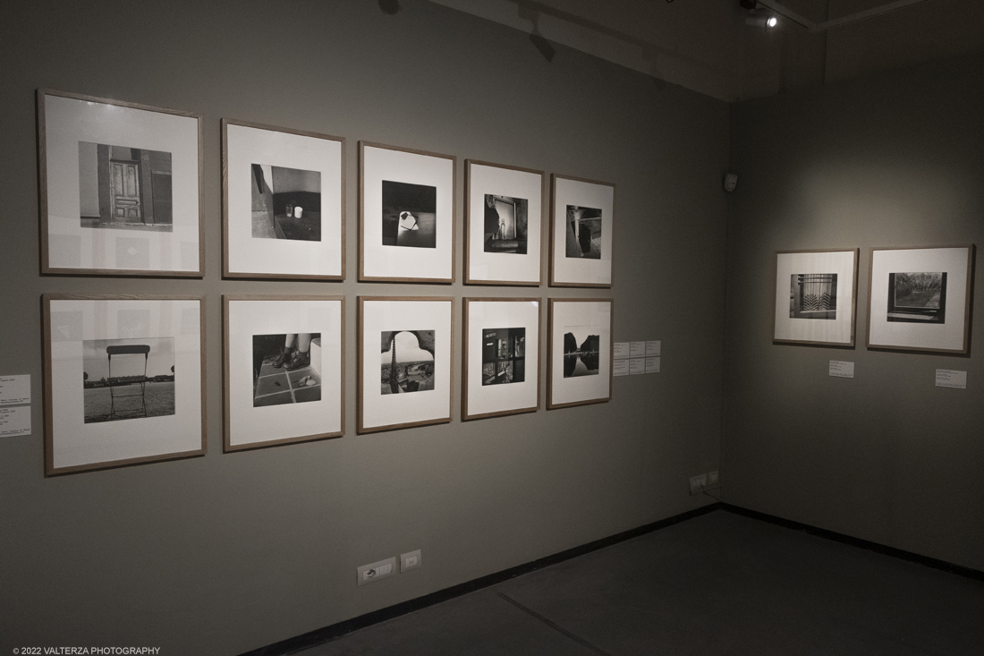 _DSF3345.jpg - 09/02/2022. Torino. Lâ€™esposizione si prefigge di raccontare aspetti sconosciuti o poco noti della misteriosa vicenda umana e artistica di Vivian Maier, approfondendo nuovi capitoli o proponendo lavori finora inediti, come la serie di scatti realizzati durante il suo viaggio in Italia, in particolare a Torino e Genova, nellâ€™estate del 1959. Nella foto immagini della sezione intitolata Segni