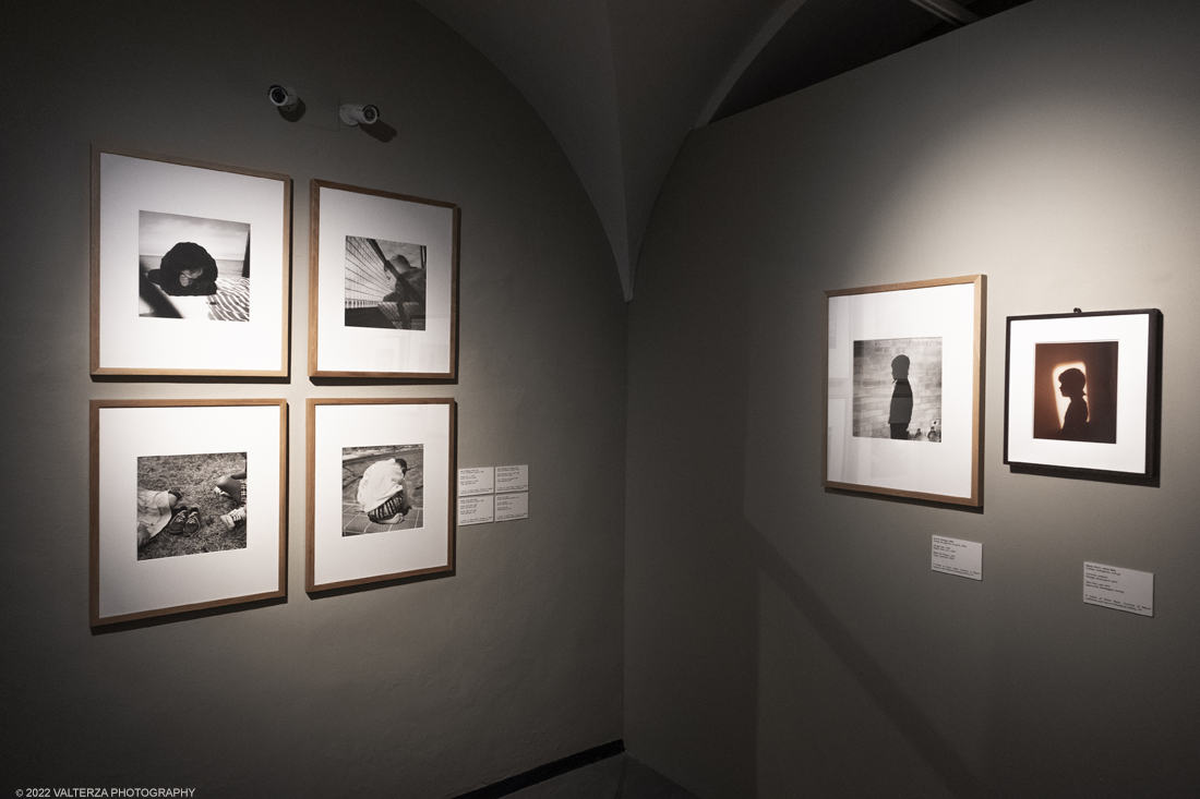 _DSF3385.jpg - 09/02/2022. Torino. Lâ€™esposizione si prefigge di raccontare aspetti sconosciuti o poco noti della misteriosa vicenda umana e artistica di Vivian Maier, approfondendo nuovi capitoli o proponendo lavori finora inediti, come la serie di scatti realizzati durante il suo viaggio in Italia, in particolare a Torino e Genova, nellâ€™estate del 1959. Nella foto immagini della sezione dedicata all'infanzia