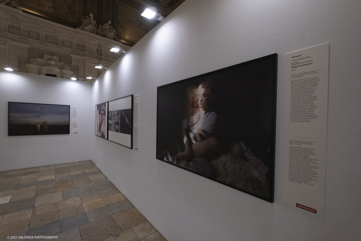 _DSF4555.jpg - 7/05/2021. Torino. Palazzo Madama ospita l'anteprima nazionale della mostra World Press Photo 2021. Nella foto ingresso alla mostra, foto del russo Oleg Ponomarev 1Â° premio nella sezione Ritratti-soggetti singoli.