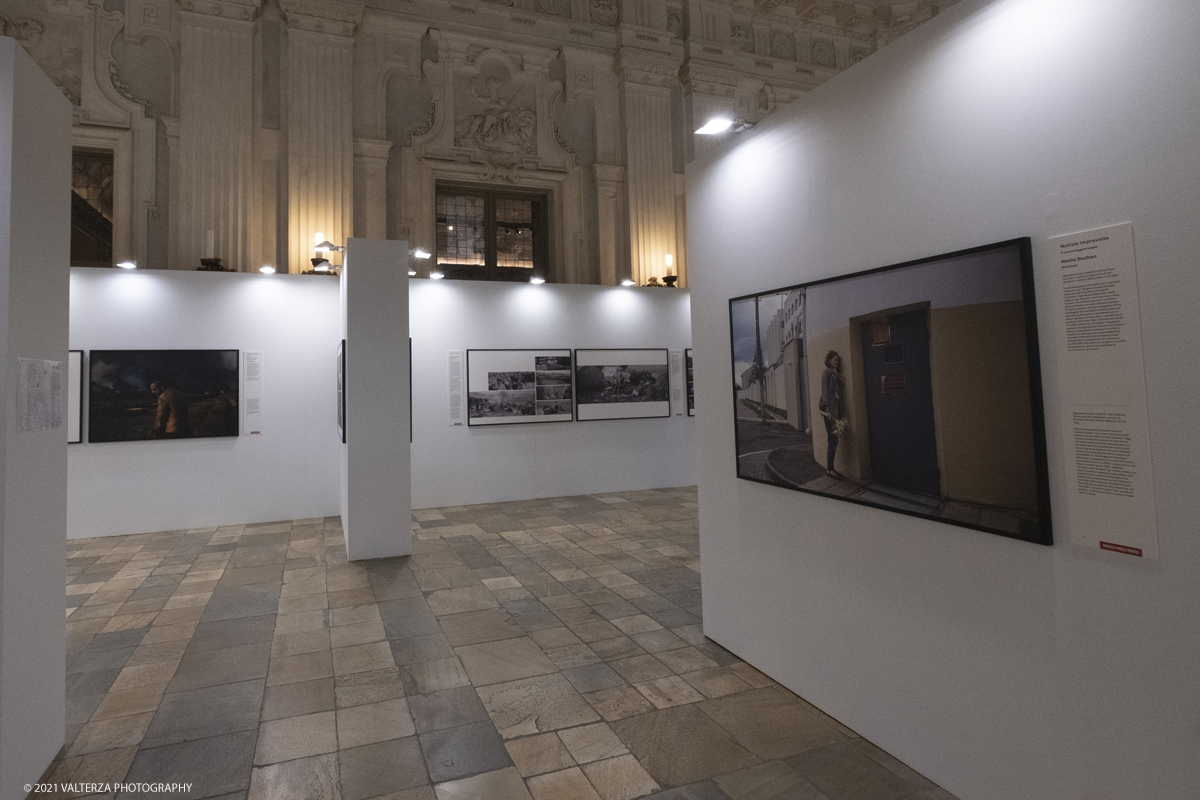 _DSF4573.jpg - 7/05/2021. Torino. Palazzo Madama ospita l'anteprima nazionale della mostra World Press Photo 2021. Nella foto parte dell'allestimento della mostra