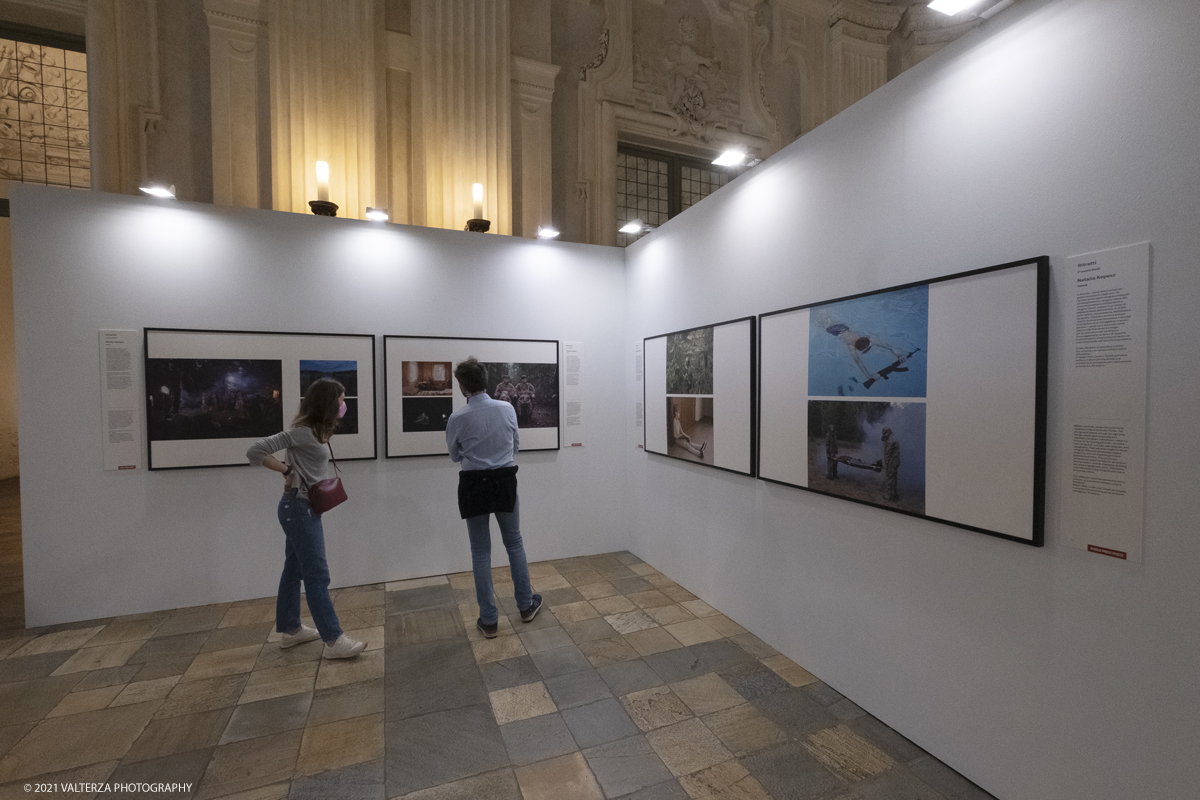 _DSF4589.jpg - 7/05/2021. Torino. Palazzo Madama ospita l'anteprima nazionale della mostra World Press Photo 2021. Nella foto  in visita alla mostra