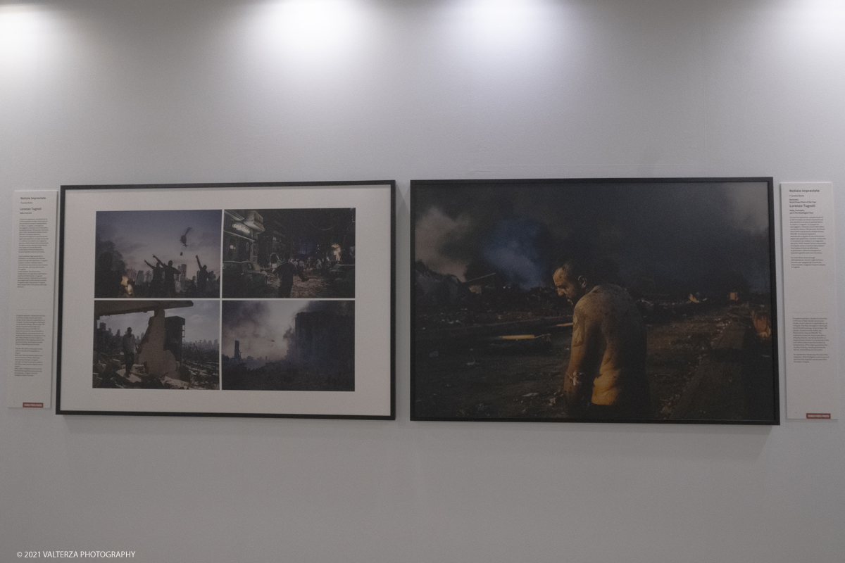 _DSF4597.jpg - 7/05/2021. Torino. Palazzo Madama ospita l'anteprima nazionale della mostra World Press Photo 2021. Nella foto immagini primo premio, nella sezione "Storie - Notizie Impreviste", dell'italiano Lorenzo Tugnoli