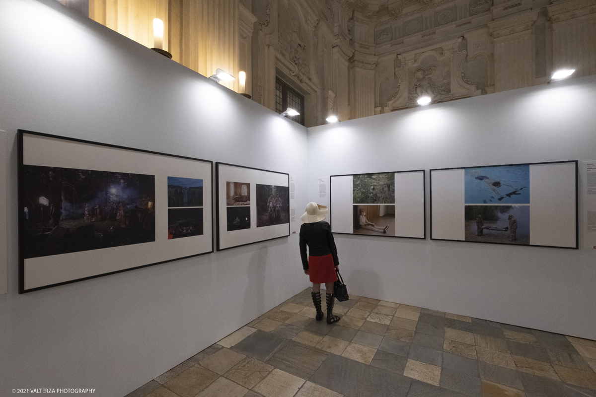 _DSF4652.jpg - 7/05/2021. Torino. Palazzo Madama ospita l'anteprima nazionale della mostra World Press Photo 2021. Nella foto  in visita alla mostra