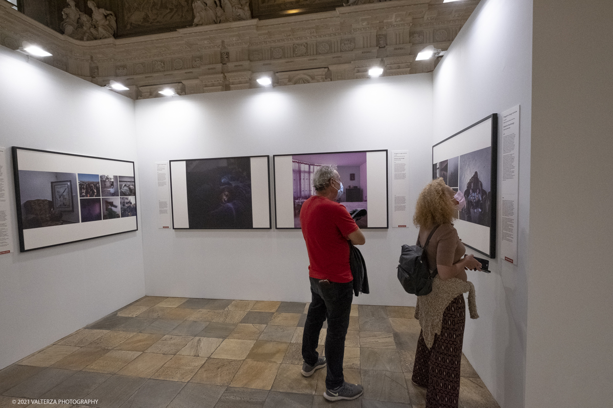 _DSF4838.jpg - 7/05/2021. Torino. Palazzo Madama ospita l'anteprima nazionale della mostra World Press Photo 2021. Nella foto  in visita alla mostra