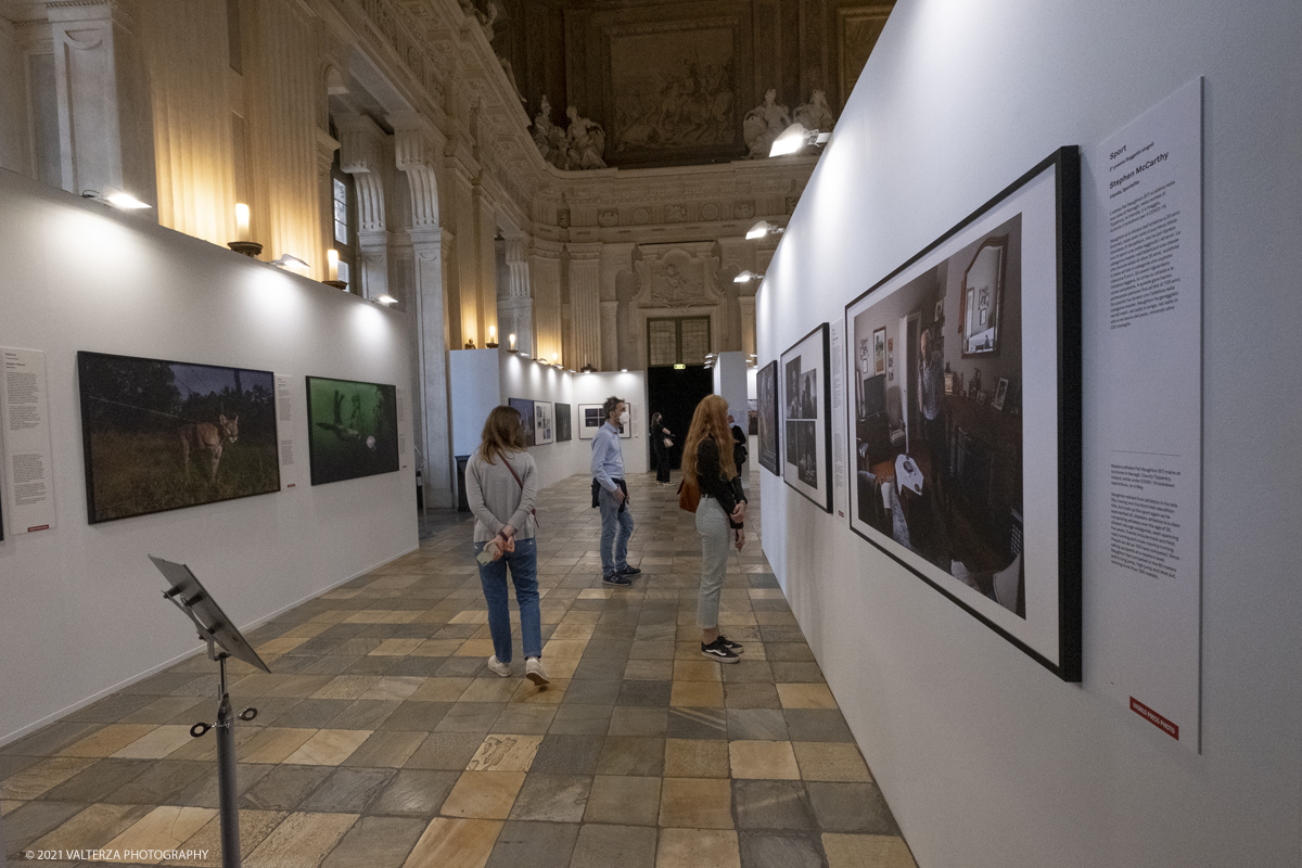 _DSF4857.jpg - 7/05/2021. Torino. Palazzo Madama ospita l'anteprima nazionale della mostra World Press Photo 2021. Nella foto  in visita alla mostra