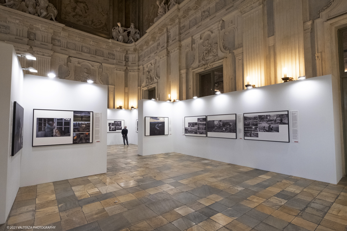 _DSF4918.jpg - 7/05/2021. Torino. Palazzo Madama ospita l'anteprima nazionale della mostra World Press Photo 2021. Nella foto parte dell'allestimento della mostra